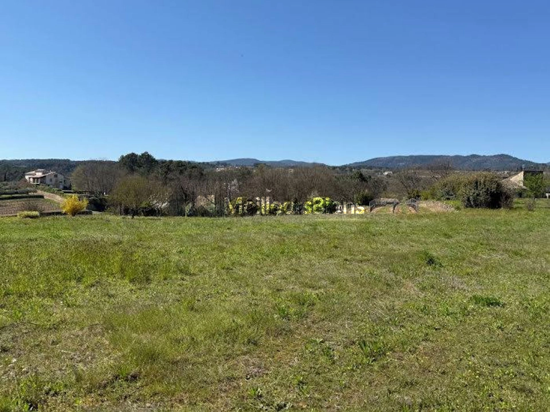 Terrain en zone artisanale situé au pied de la N10 - Pas pour les particuliers