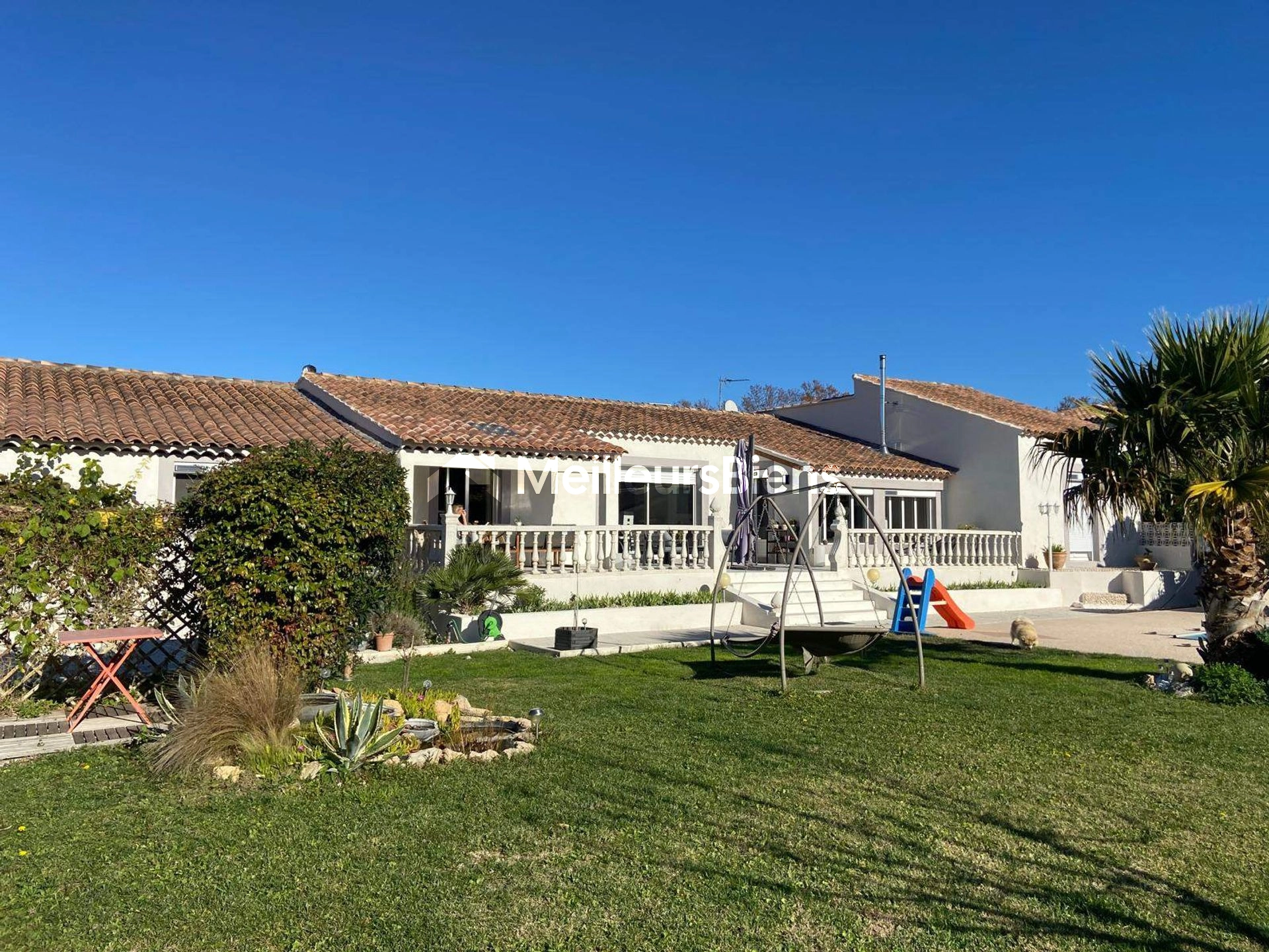 Villa de plein-pied, 207 m2 habitable, sur 1652 m2 de terrain .