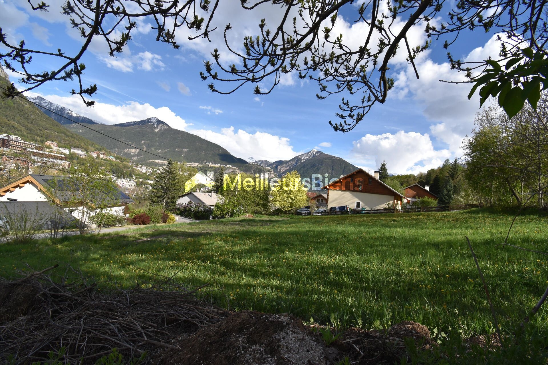 Terrain constructible de 1 150 m² à Briançon – Le Chabas – Quartier résidentiel recherché