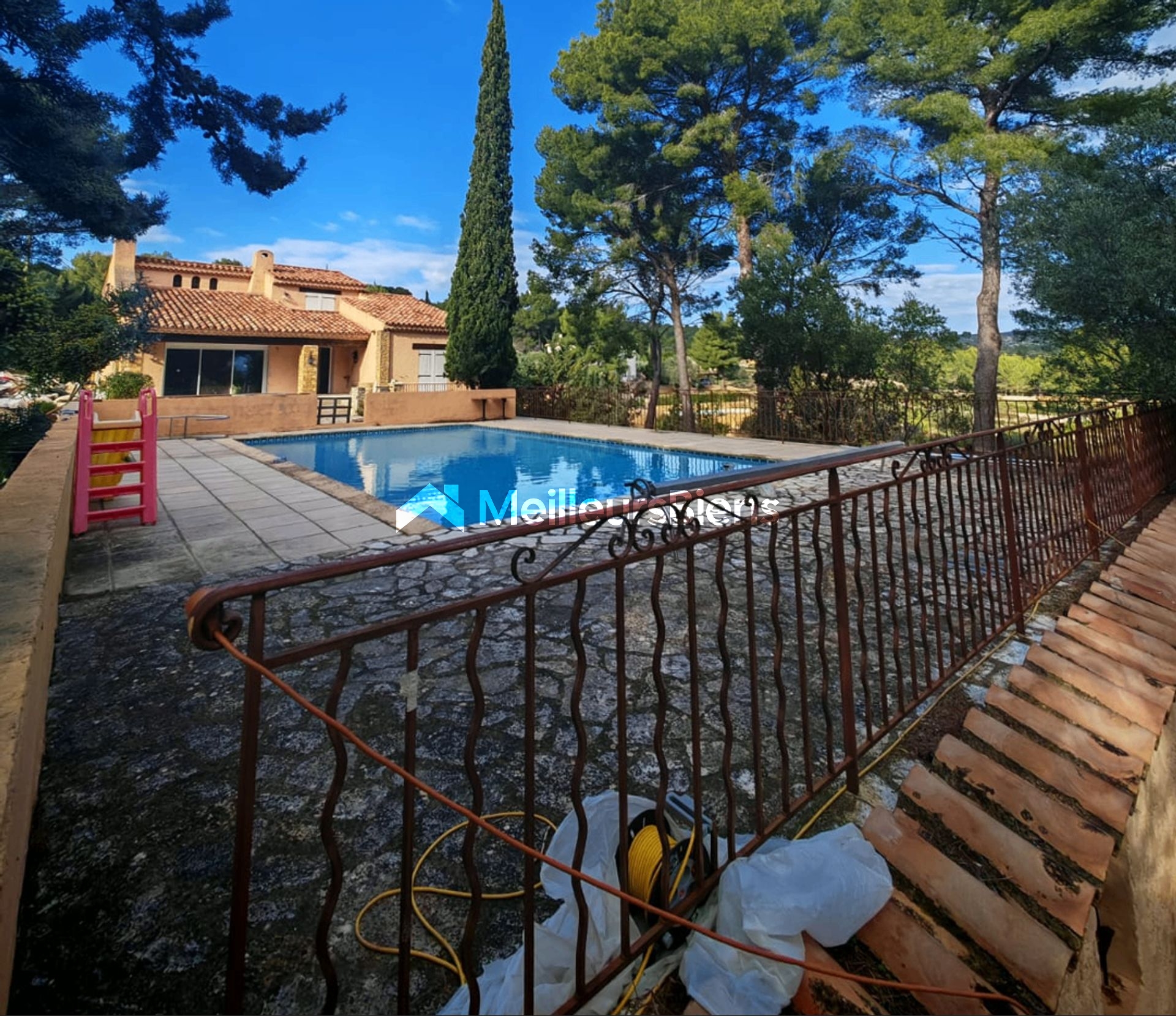 Proprieté 200m² env sur 5000m² + Piscine+Ter Tennis