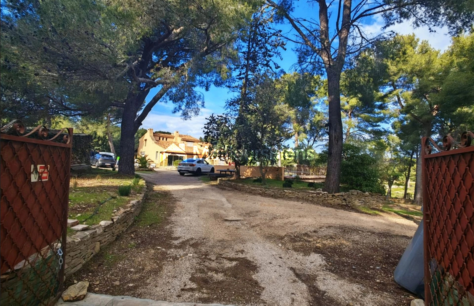 Proprieté 200m² env sur 5000m² + Piscine+Ter Tennis