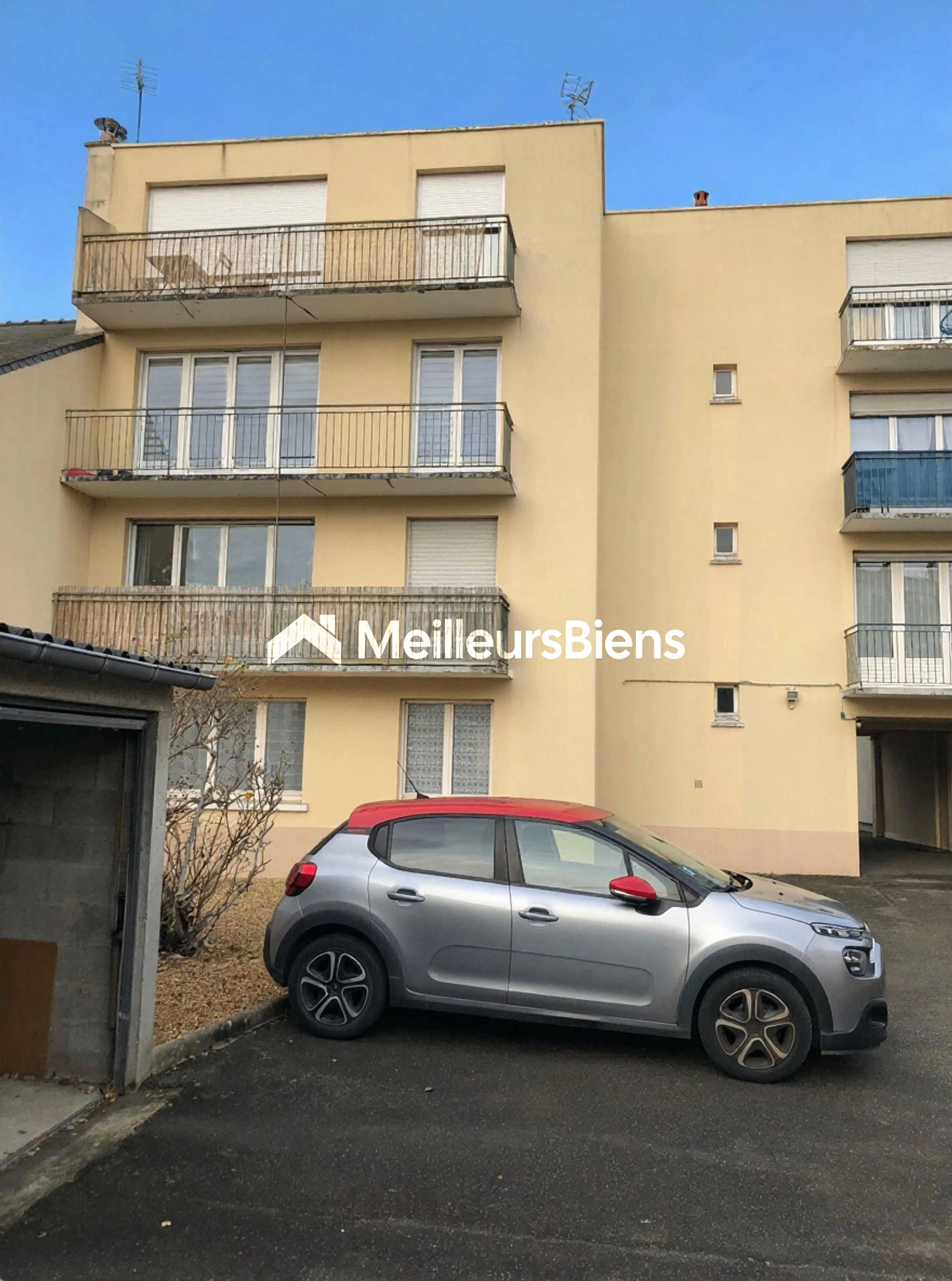 Appartement T3  rez-de-chaussée 2 chambres garage, rive droite St Pavin