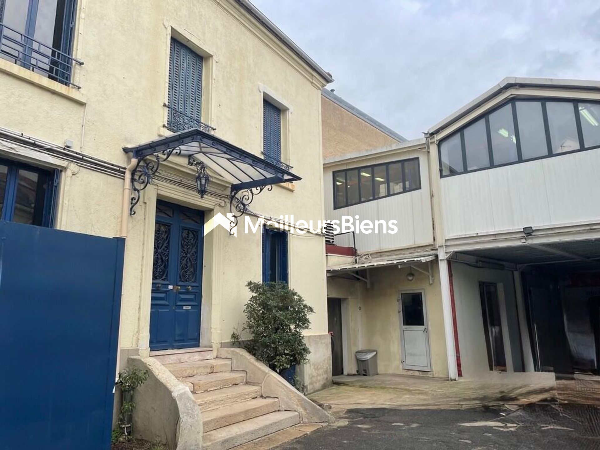 Ensemble immobilier indépendant à usage mixte