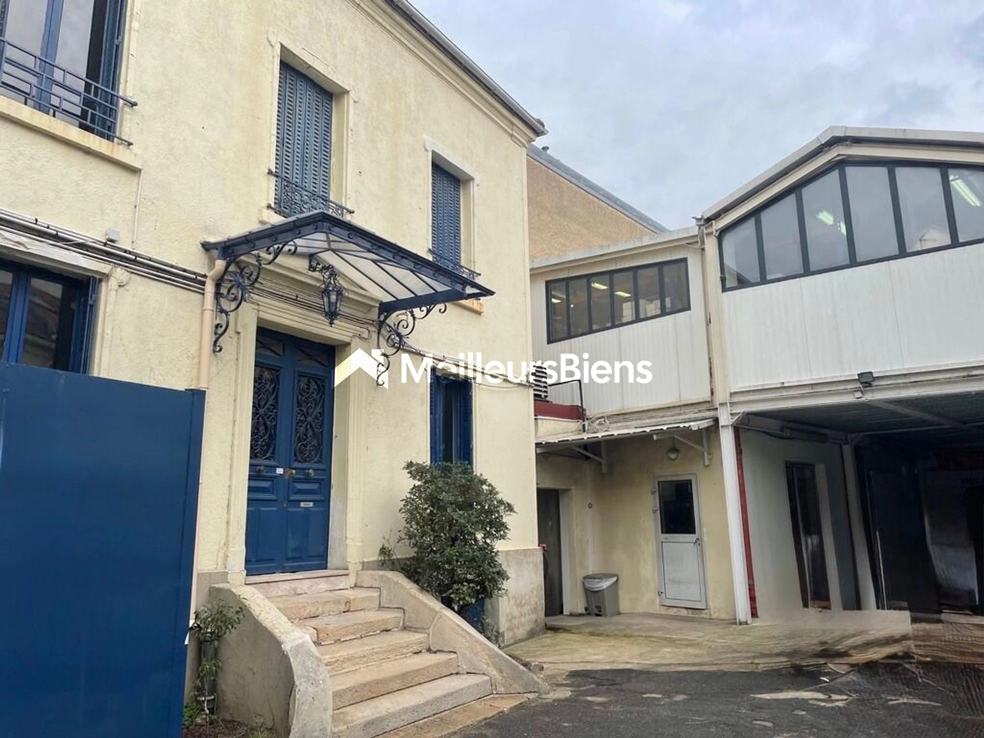 Ensemble immobilier indépendant à usage mixte