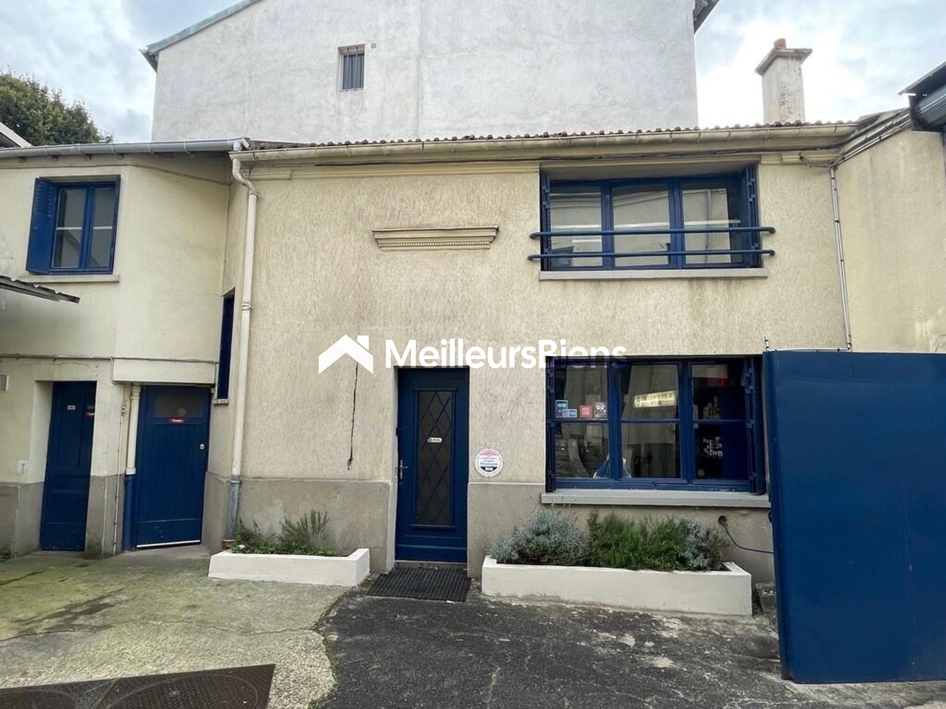 Ensemble immobilier indépendant à usage mixte