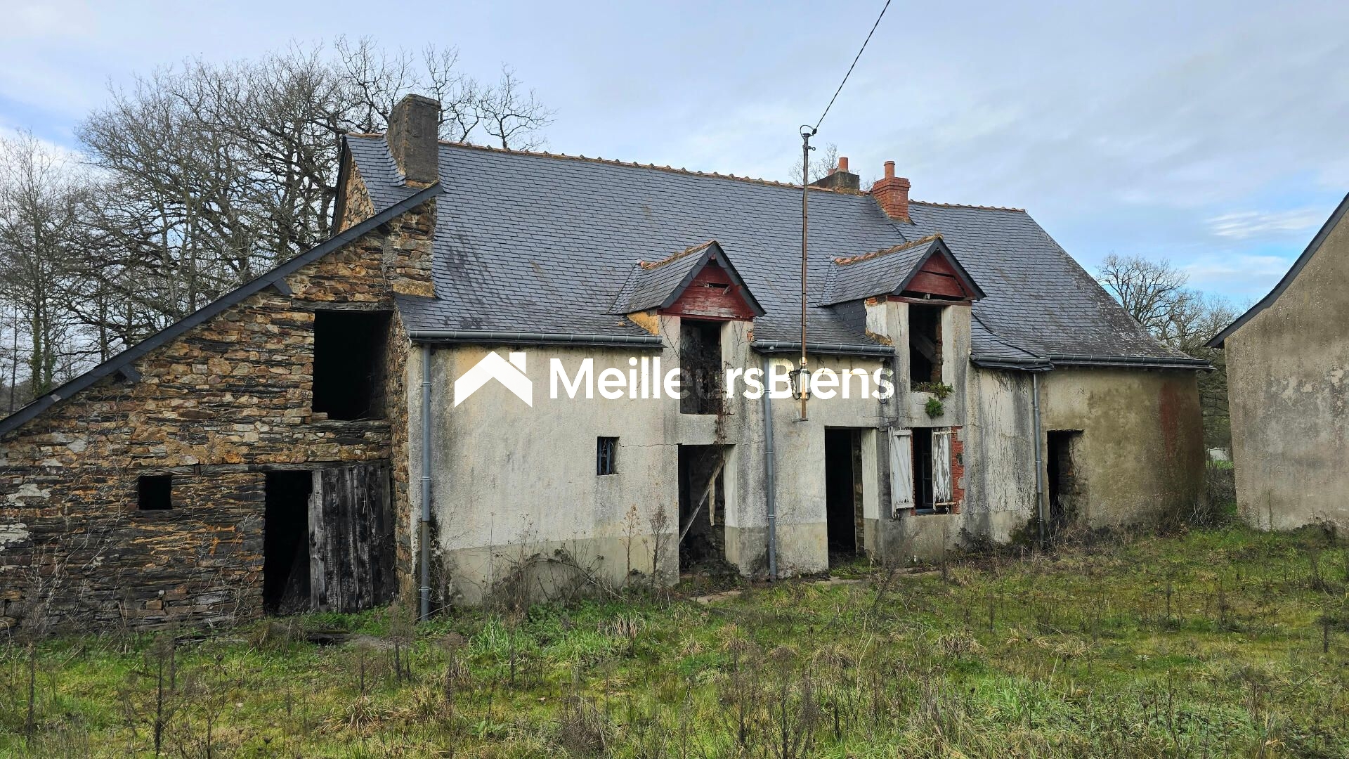 Ensemble immobilier de trois maisons