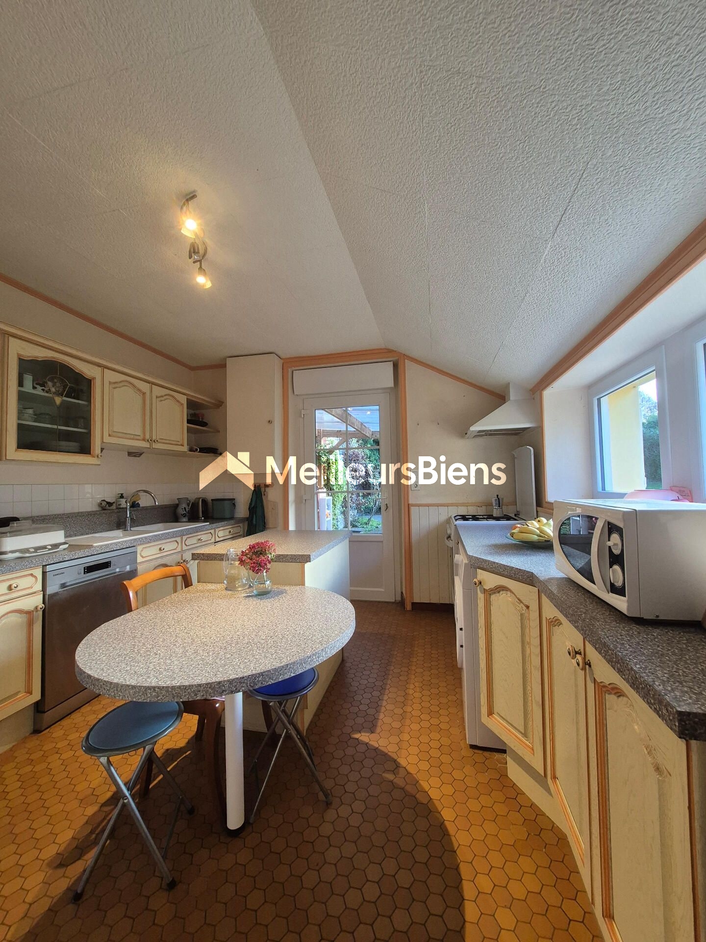 Longère en pierre 150 m² habitable 7 pièces
