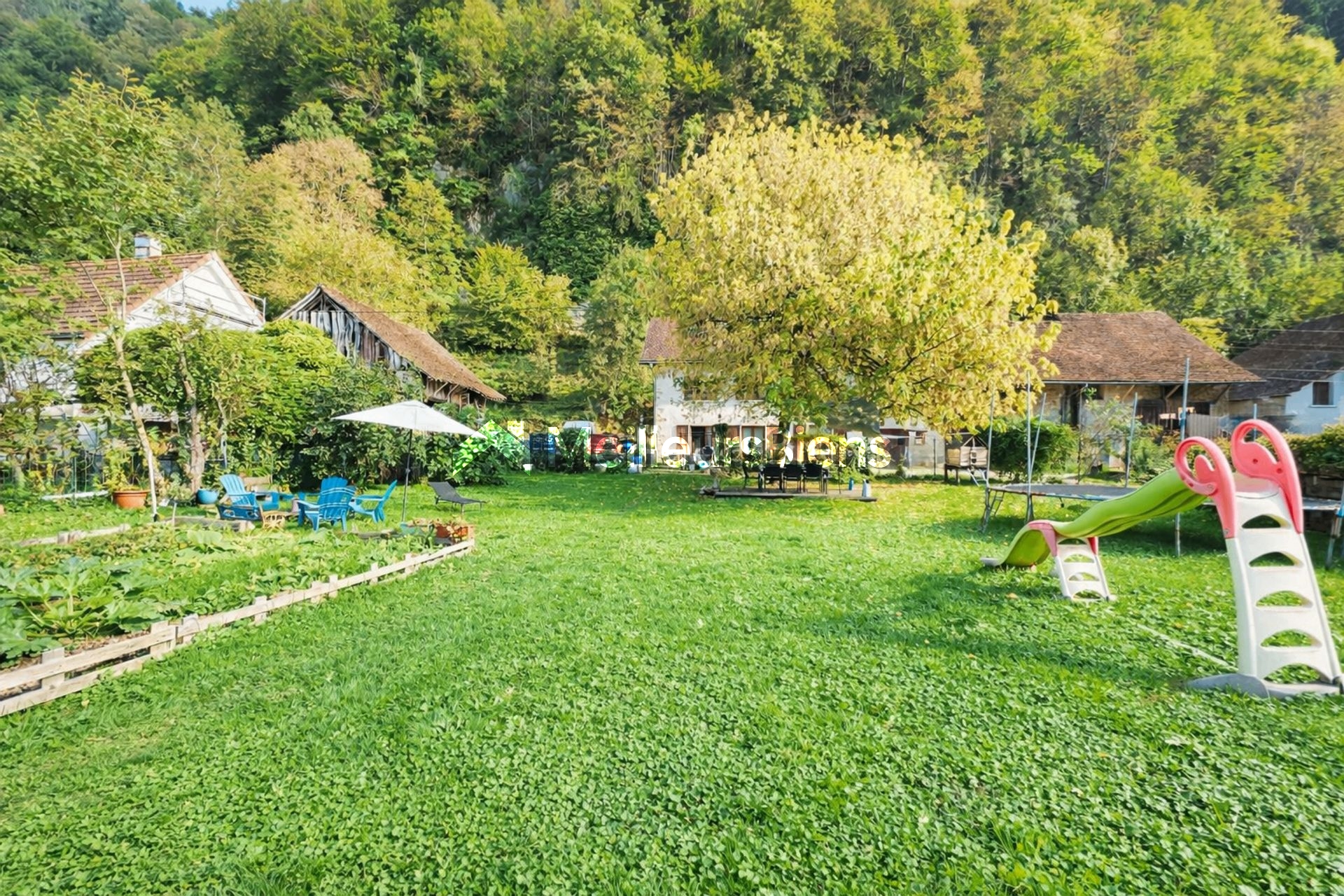 Maison avec dépendances 170 m² et terrain 1980 m² au calme entre deux guiers (38380)