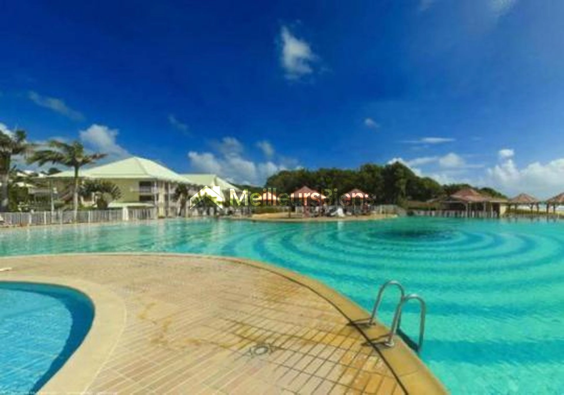 T2  Anse des Rochers - Rez de jardin - Côté mer - Vue piscine - Meublé