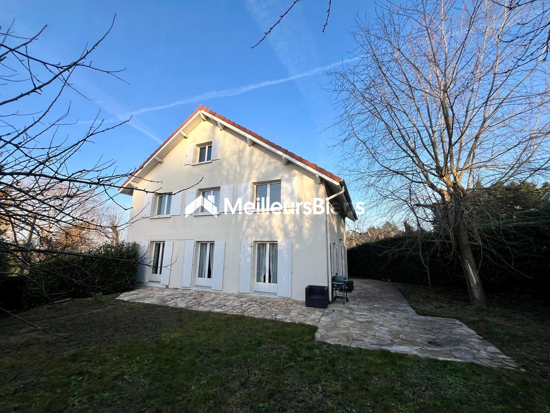 Baisse de prix a visiter sans tarder Grande villa 175m² habitables 5 chambres sur 800m² de terrain quartier residentiel