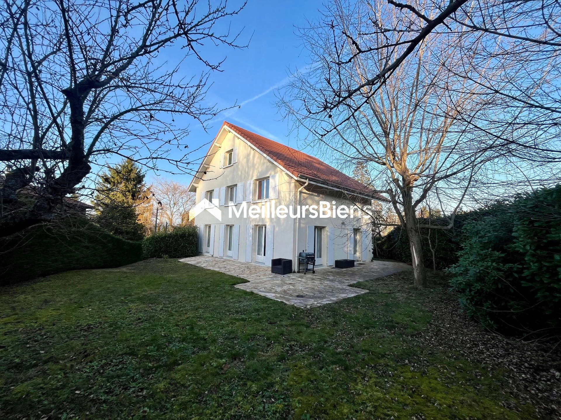 Baisse de prix a visiter sans tarder Grande  villa 175m² habitables  5 chambres sur 800m²  de terrain quartier residentiel