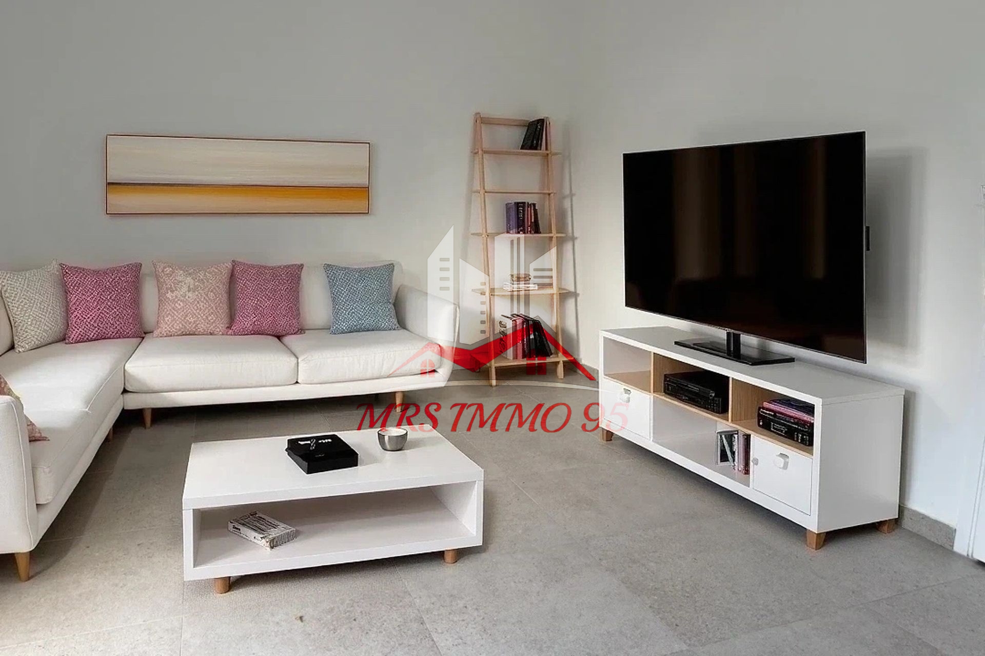 Appartement rénové rez de jardin, de 23,2 m2 avec parking