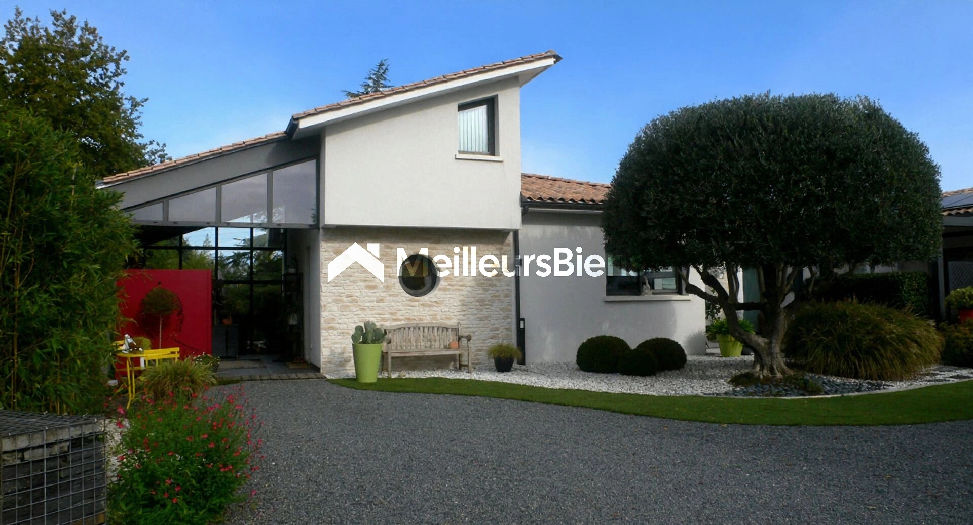 Magnifique villa contemporaine de standing de 208 m² idéalement située.