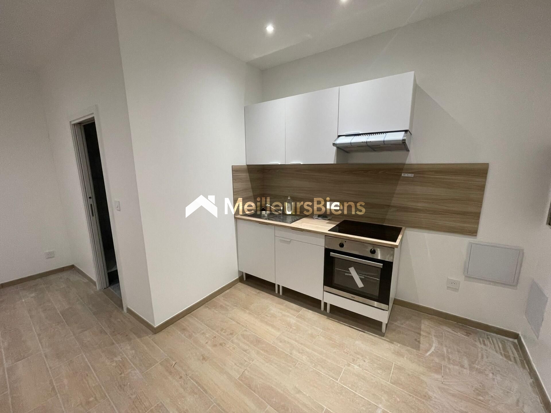 A saisir Lot de 2 Appartements refait à neuf hyper centre ville Saint Etienne rentabilité tres forte!