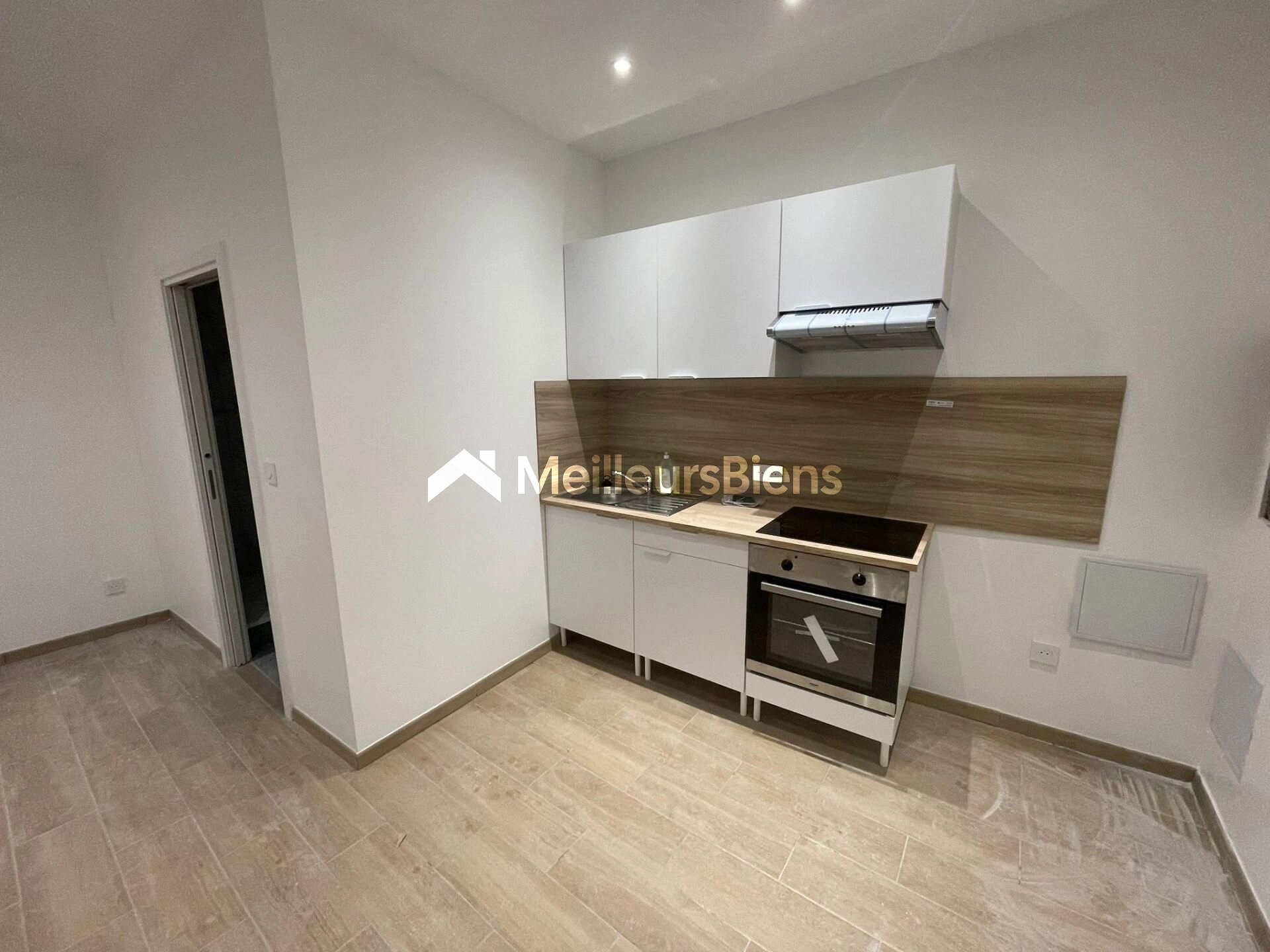 A saisir Lot de 2 Appartements refait à neuf hyper centre ville Saint Etienne rentabilité tres forte!