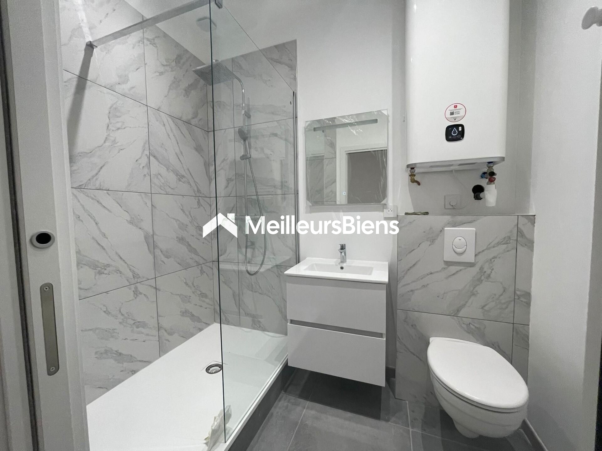 A saisir Lot de 2 Appartements refait à neuf hyper centre ville Saint Etienne rentabilité tres forte!