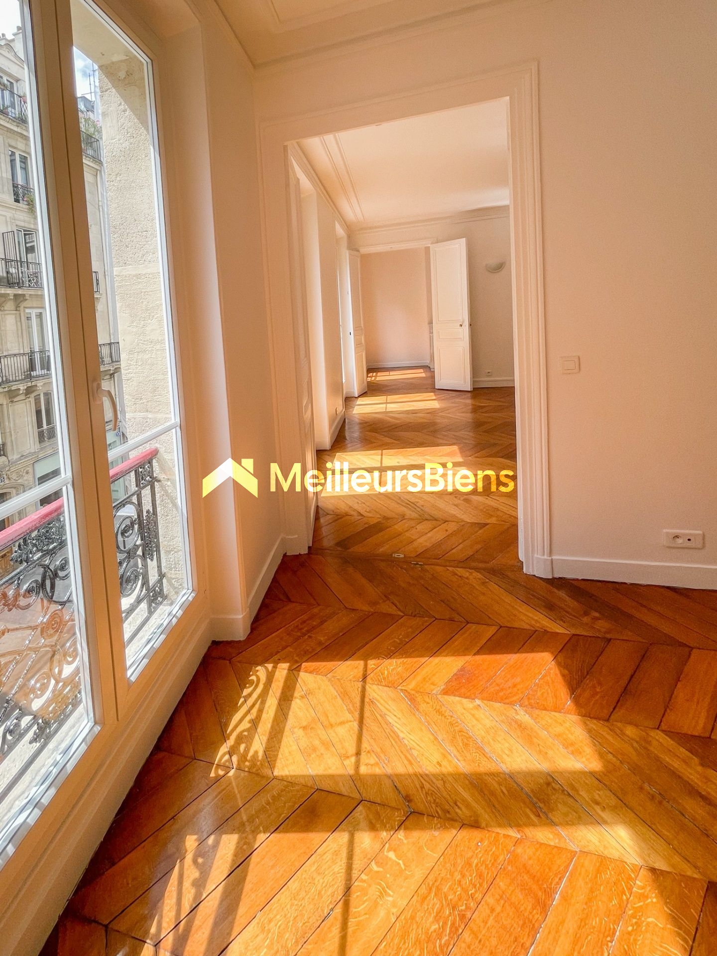 Paris 2ème - A LOUER - Magnifique 5 Pièces de 127 m² avec balcon