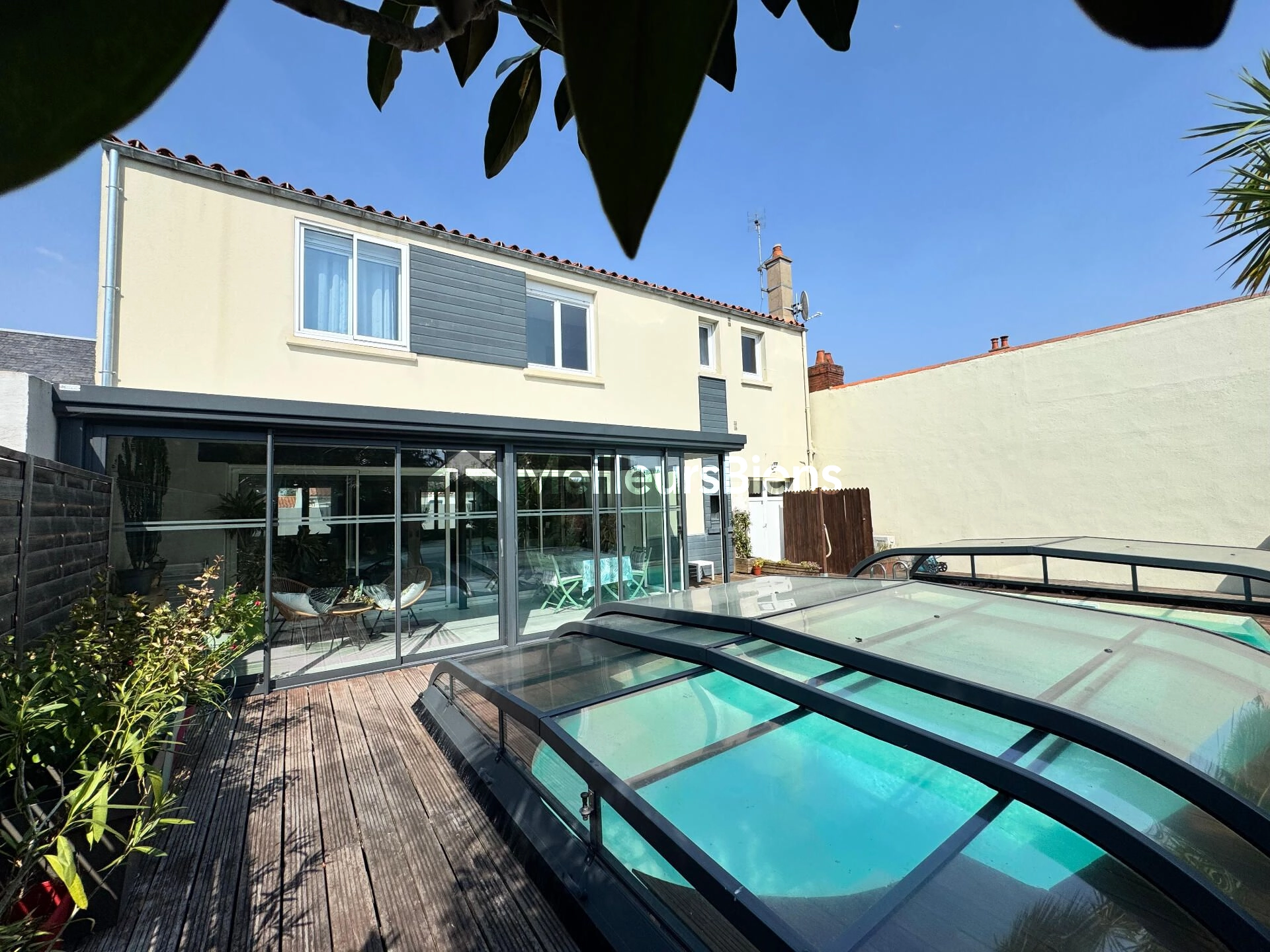 Superbe maison familiale de 167 m 2 hab + piscine+véranda+garage
