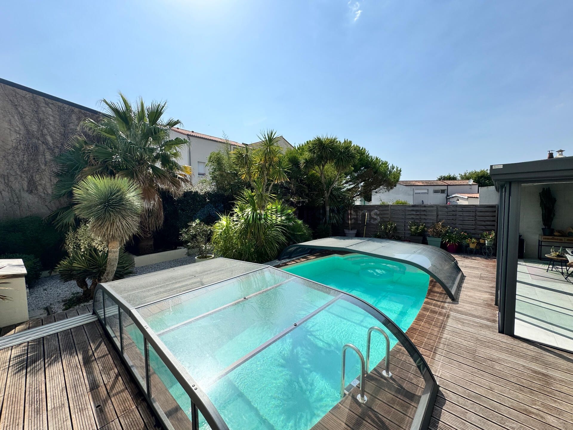 Superbe maison familiale de 167 m 2 hab + piscine+véranda+garage