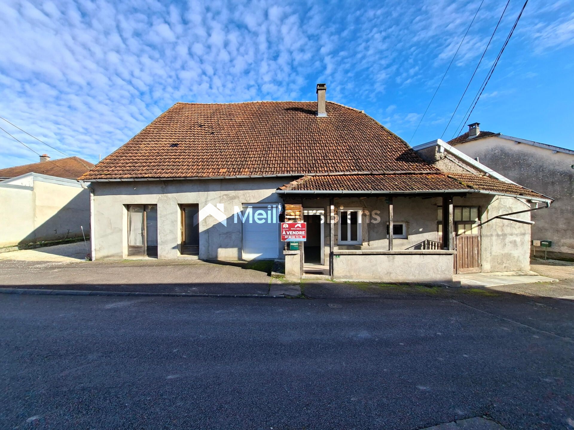 Maison de campagne avec dépendances et garage