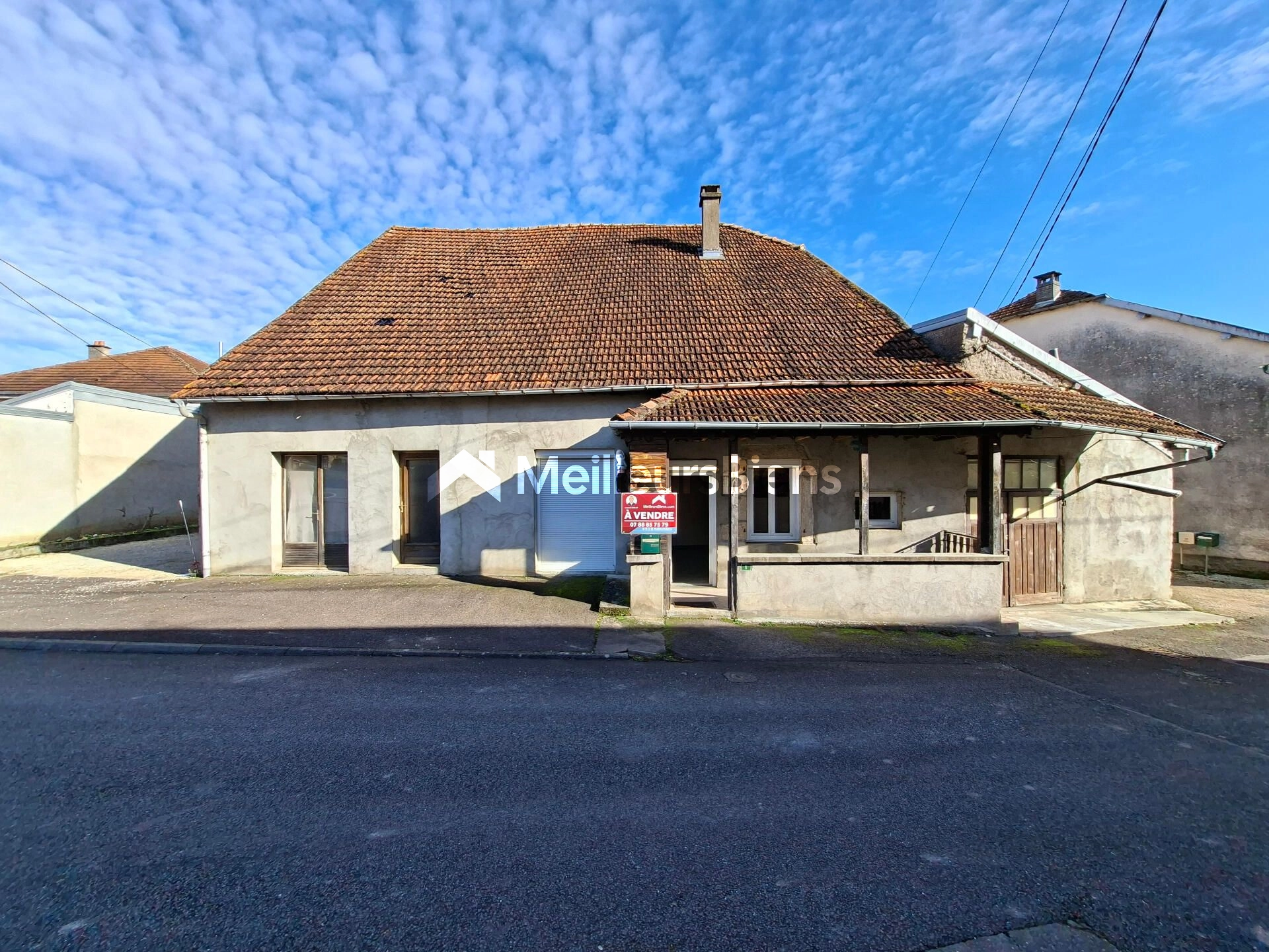 Maison de campagne avec dépendances et garage