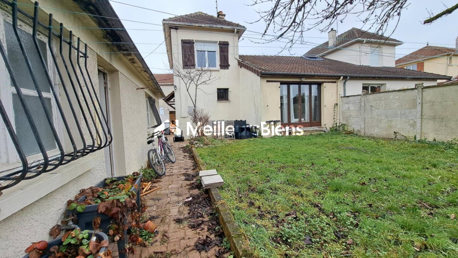 Maison mitoyenne - terrain - dépendance