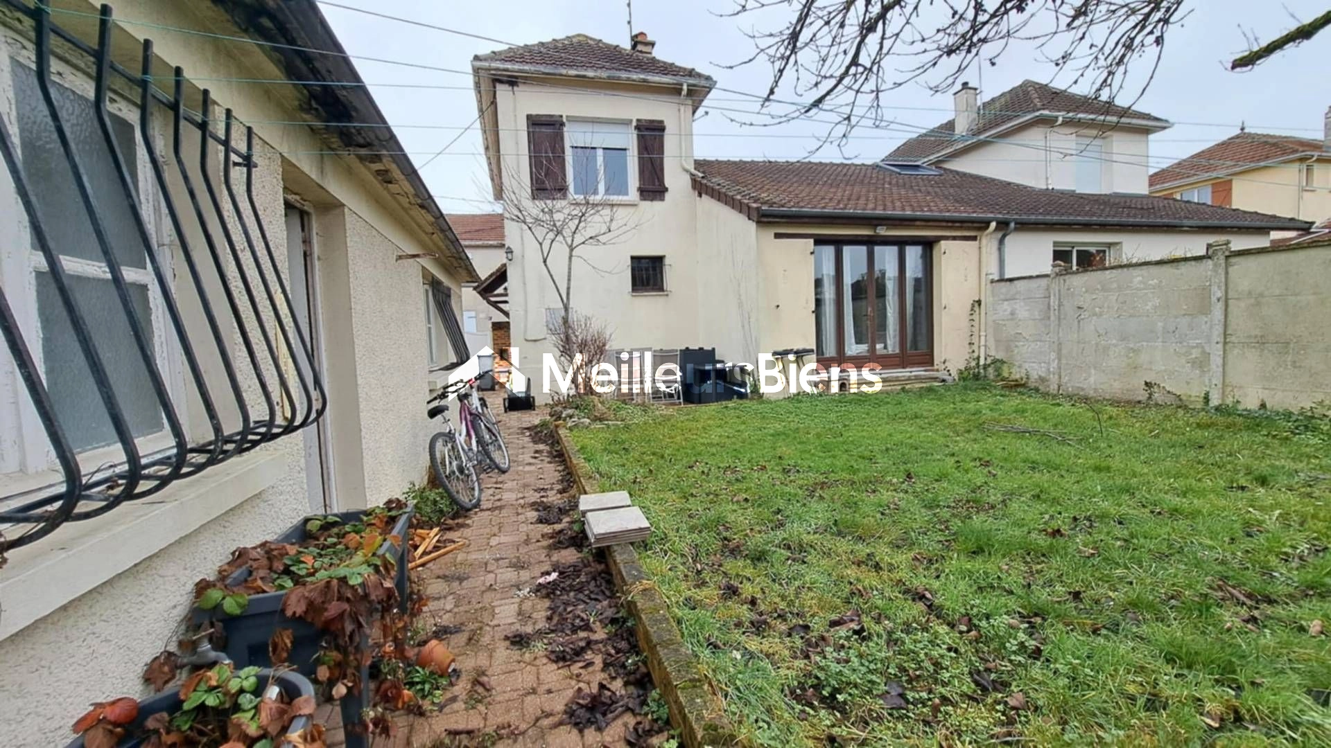 Maison mitoyenne - terrain - dépendance
