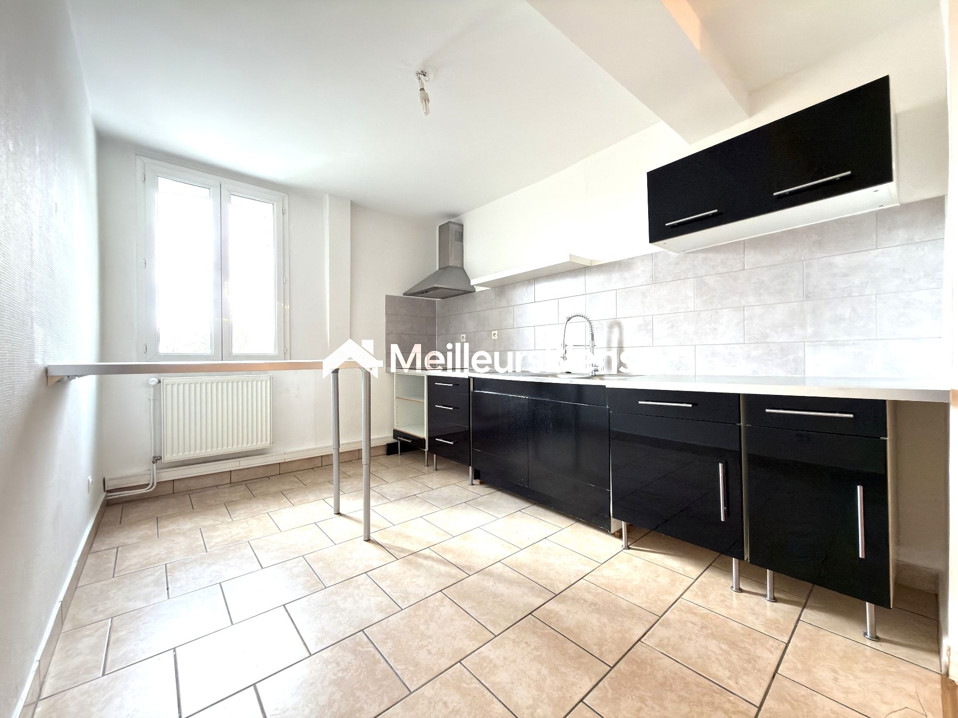 Appartement 2 chambres, parking, jardin et terrasse commune