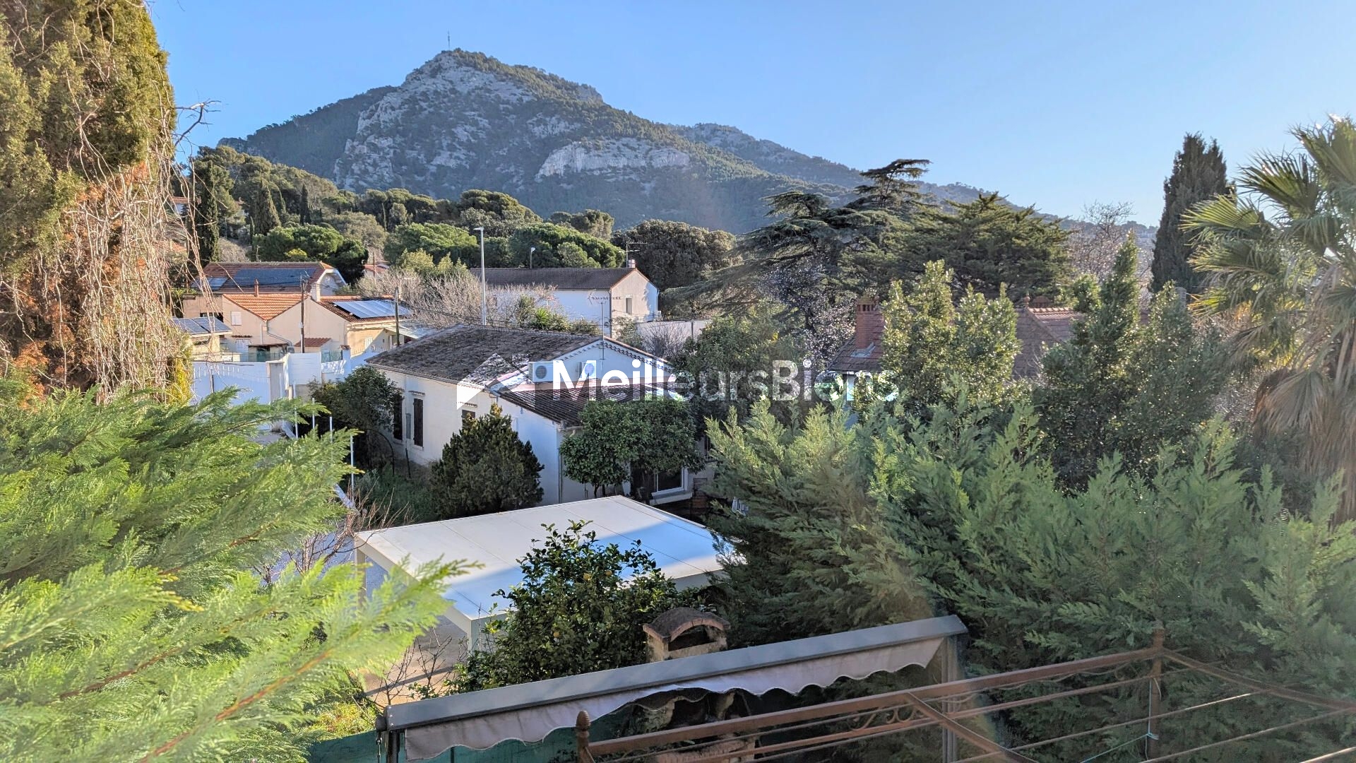 Maison mitoyenne à 300 mètres des 4 chemins