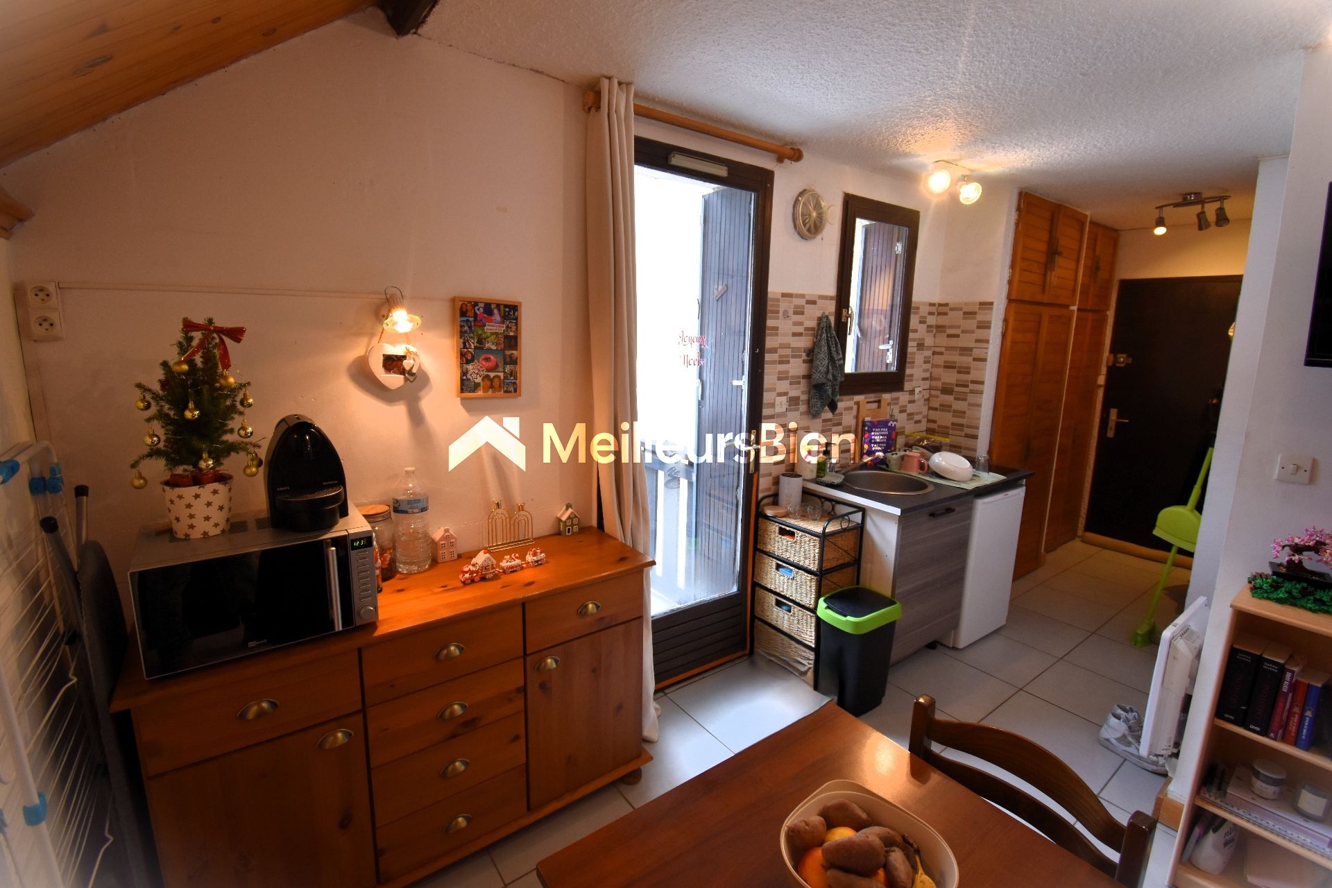 Studio 17m² meublé vue montagnes, avec balcon et cave, idéal investissement,stationnement, proche centre ville