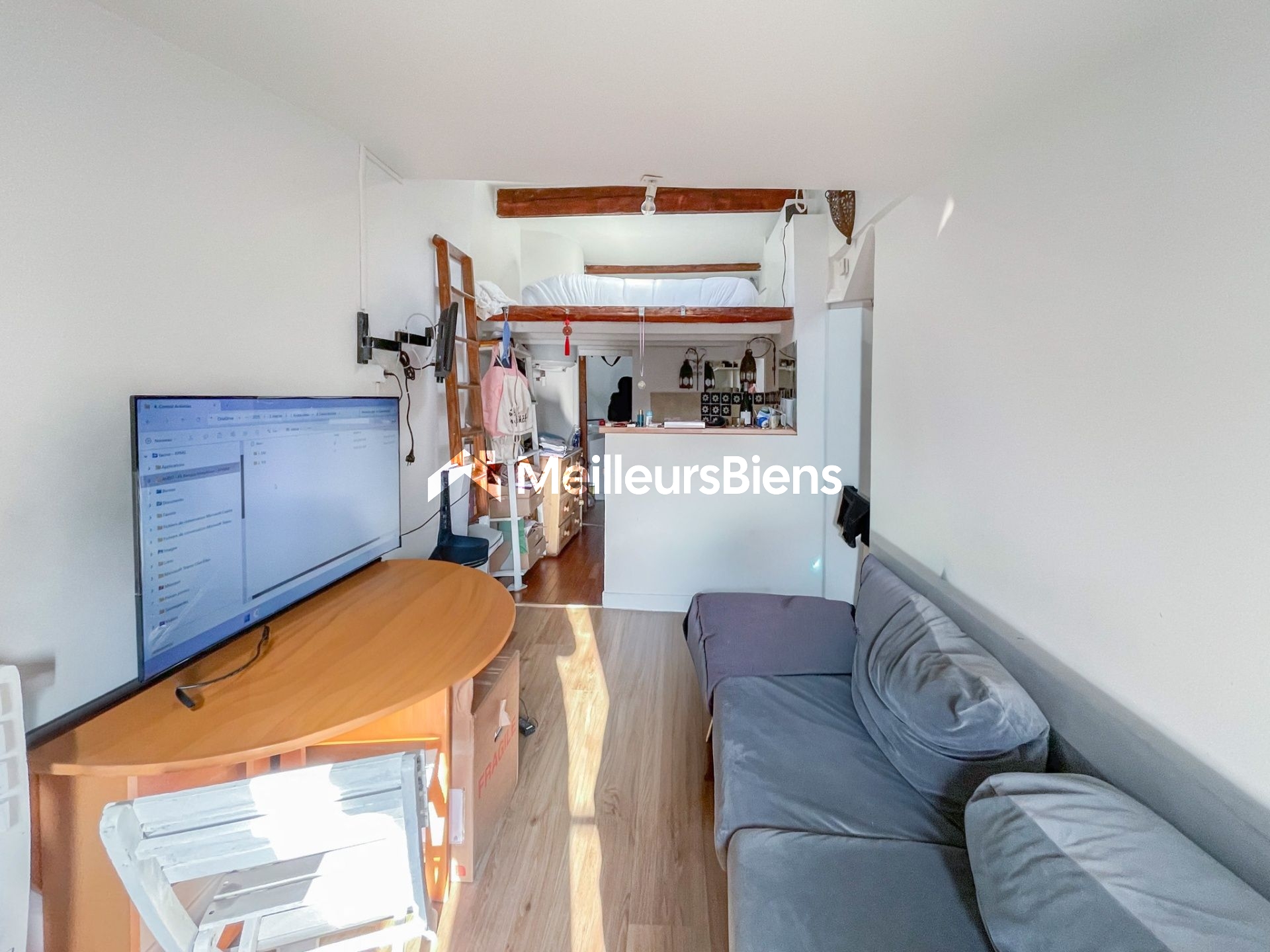 Paris 9ème - À VENDRE - Beau studio meublé en mezzanine de 26,28 m²