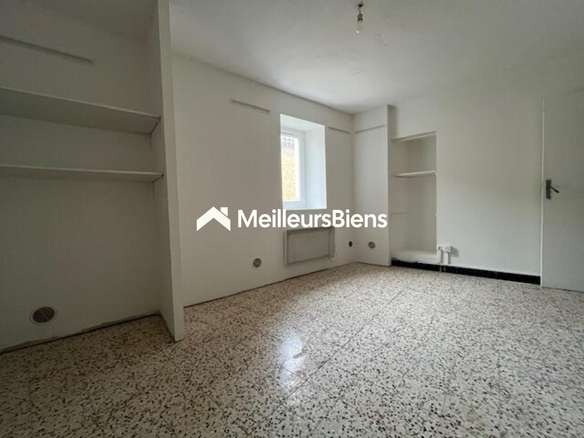 Exclusivité sur Grans, maison de village