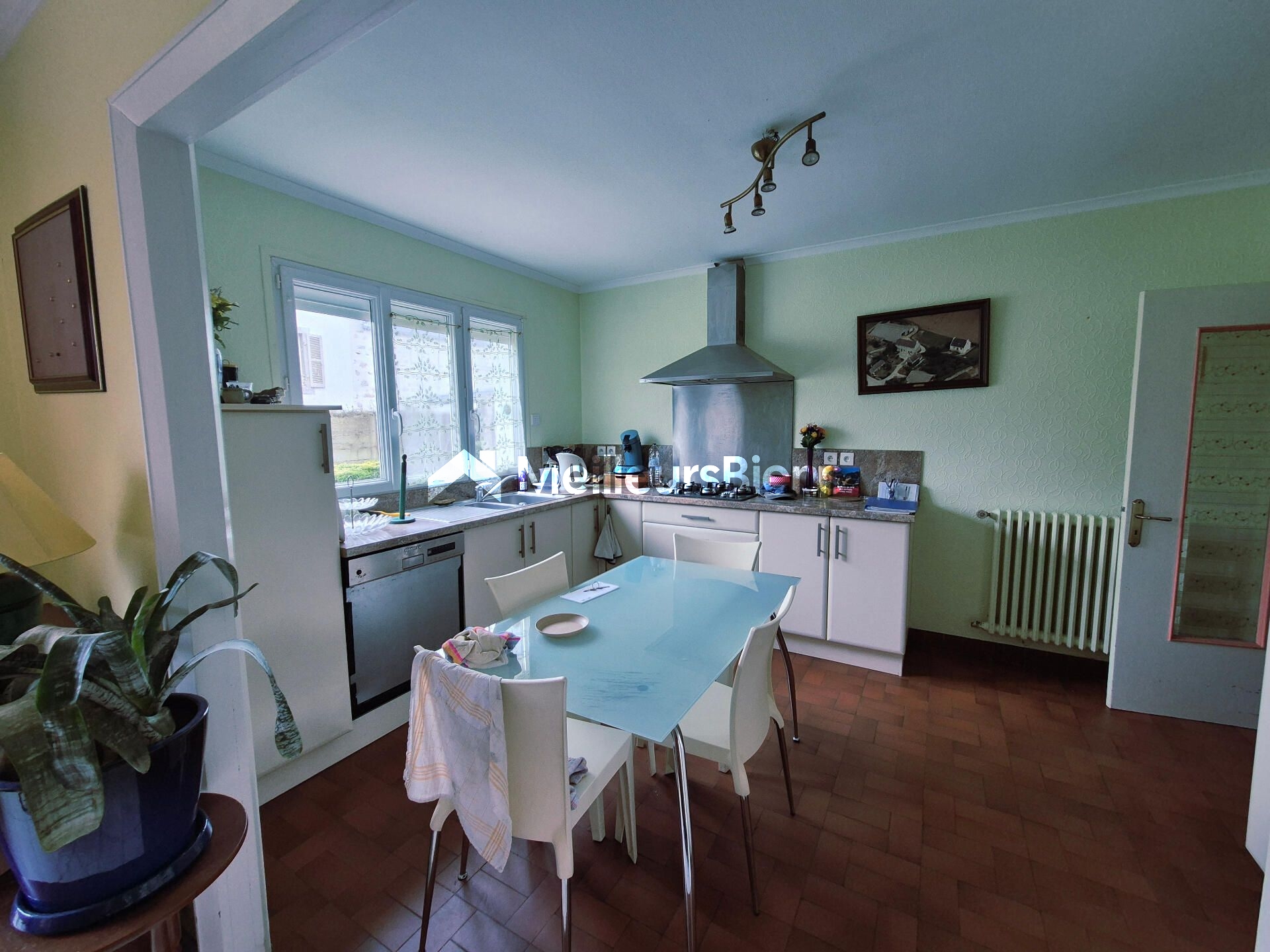 Maison 157m² sur un terrain de 1200m² constructible.