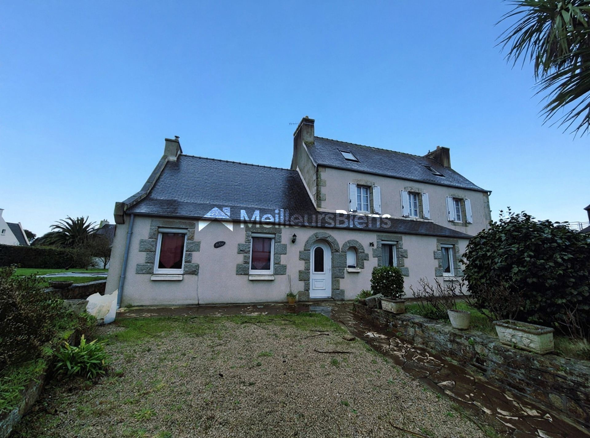 Maison 157m² sur un terrain de 1200m² constructible.