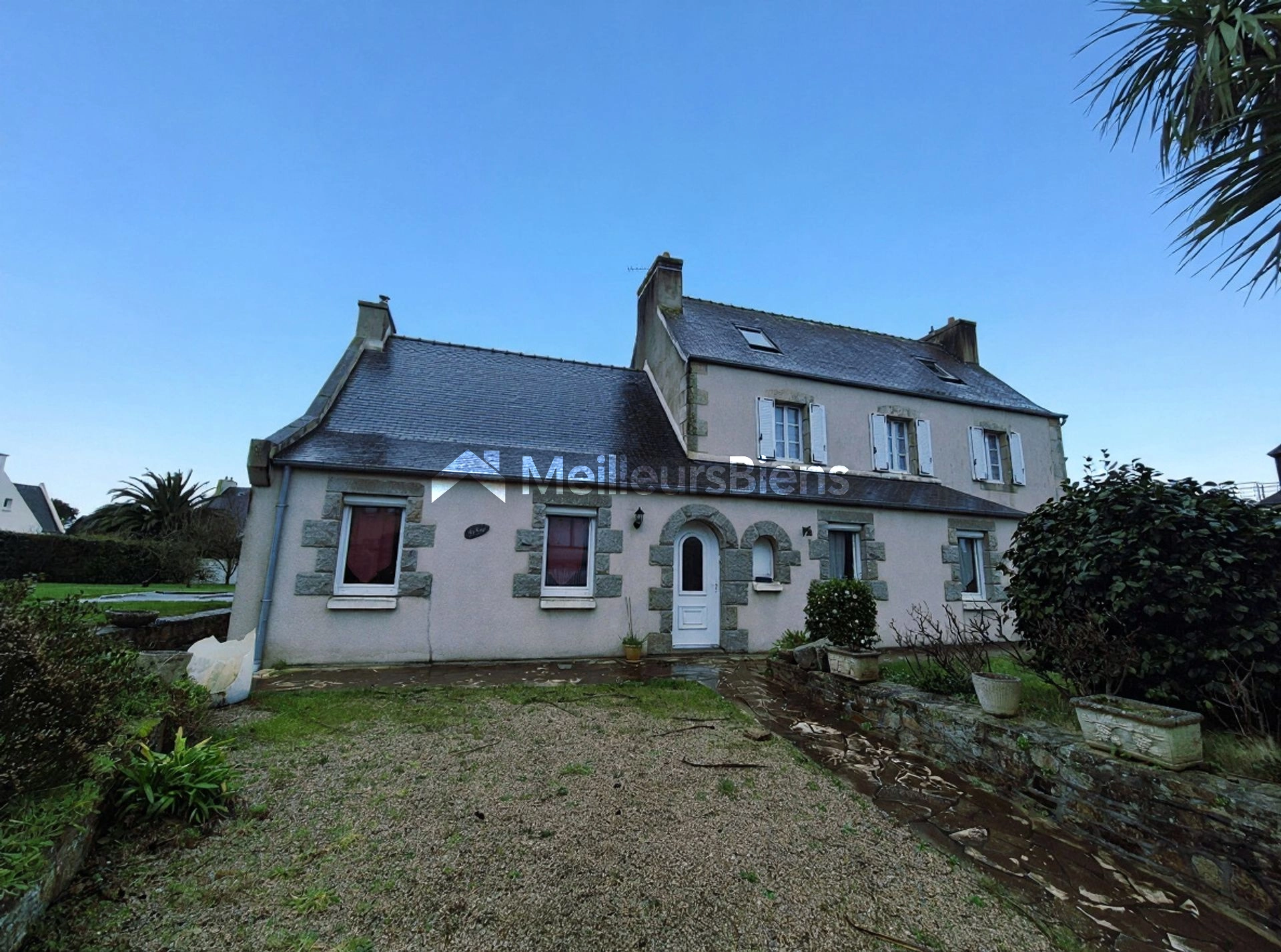 Maison 157m² sur un terrain de 1200m² constructible.