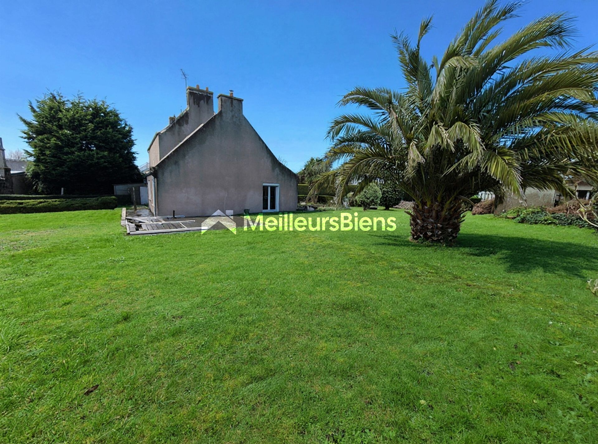 Maison 157m² sur un terrain de 1200m² constructible.