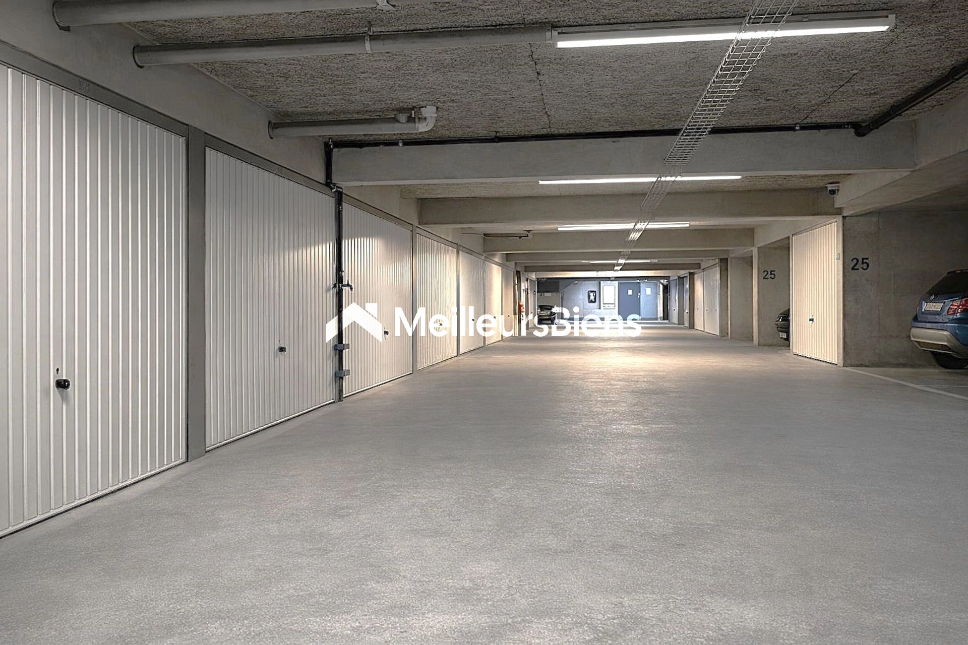Double Garage en sous-sol.