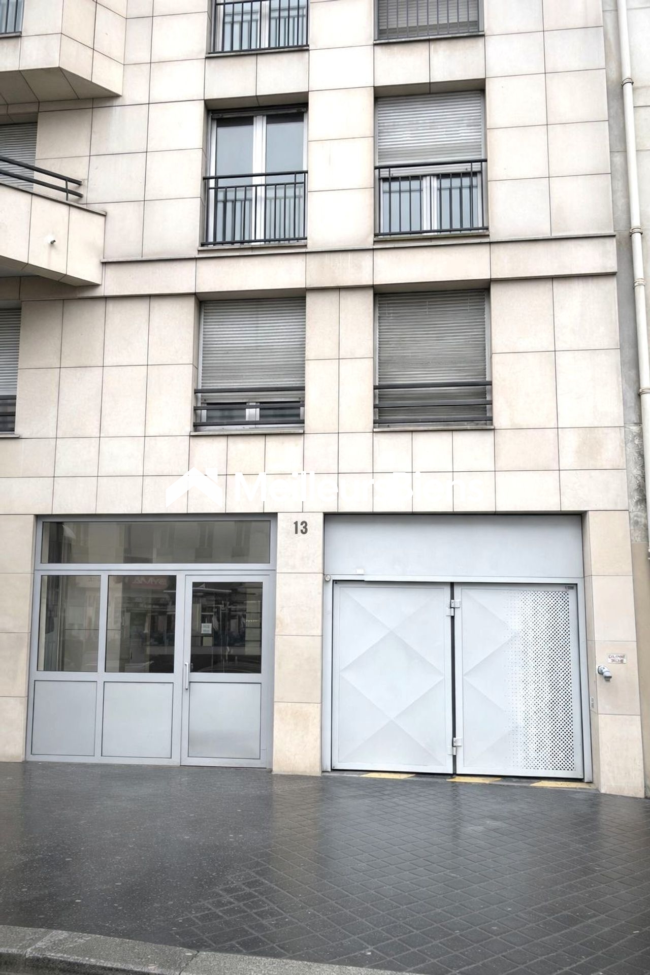 Double Garage en sous-sol.