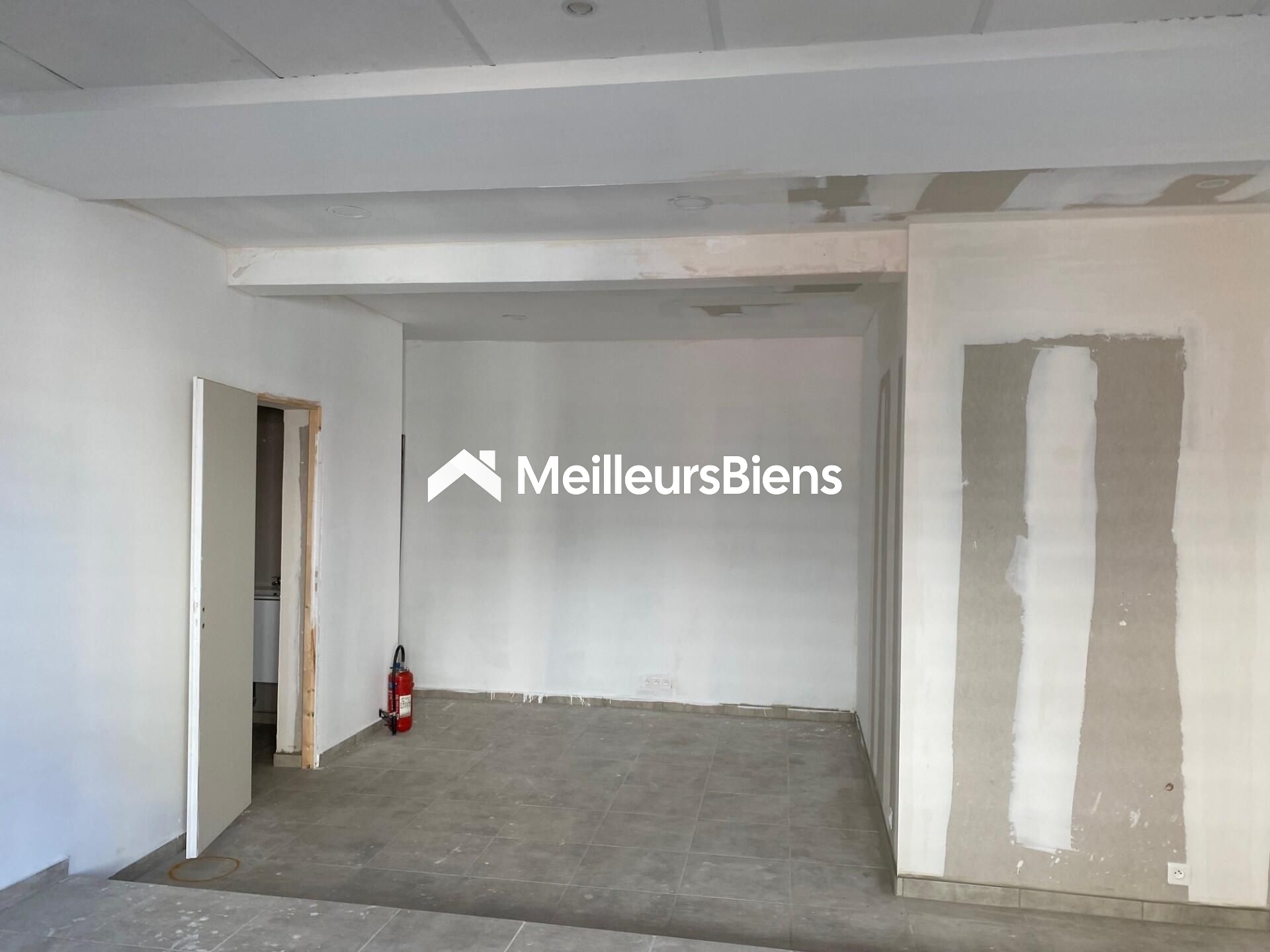 MAGNIFIQUE LOCAL COMMERCIAL 36 M² ROGNAC 13340