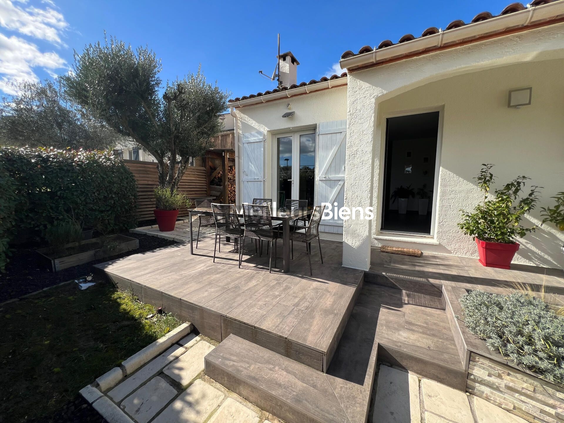 Maison individuelle de plain pied, 3 chambres, Garage et joli jardin !
