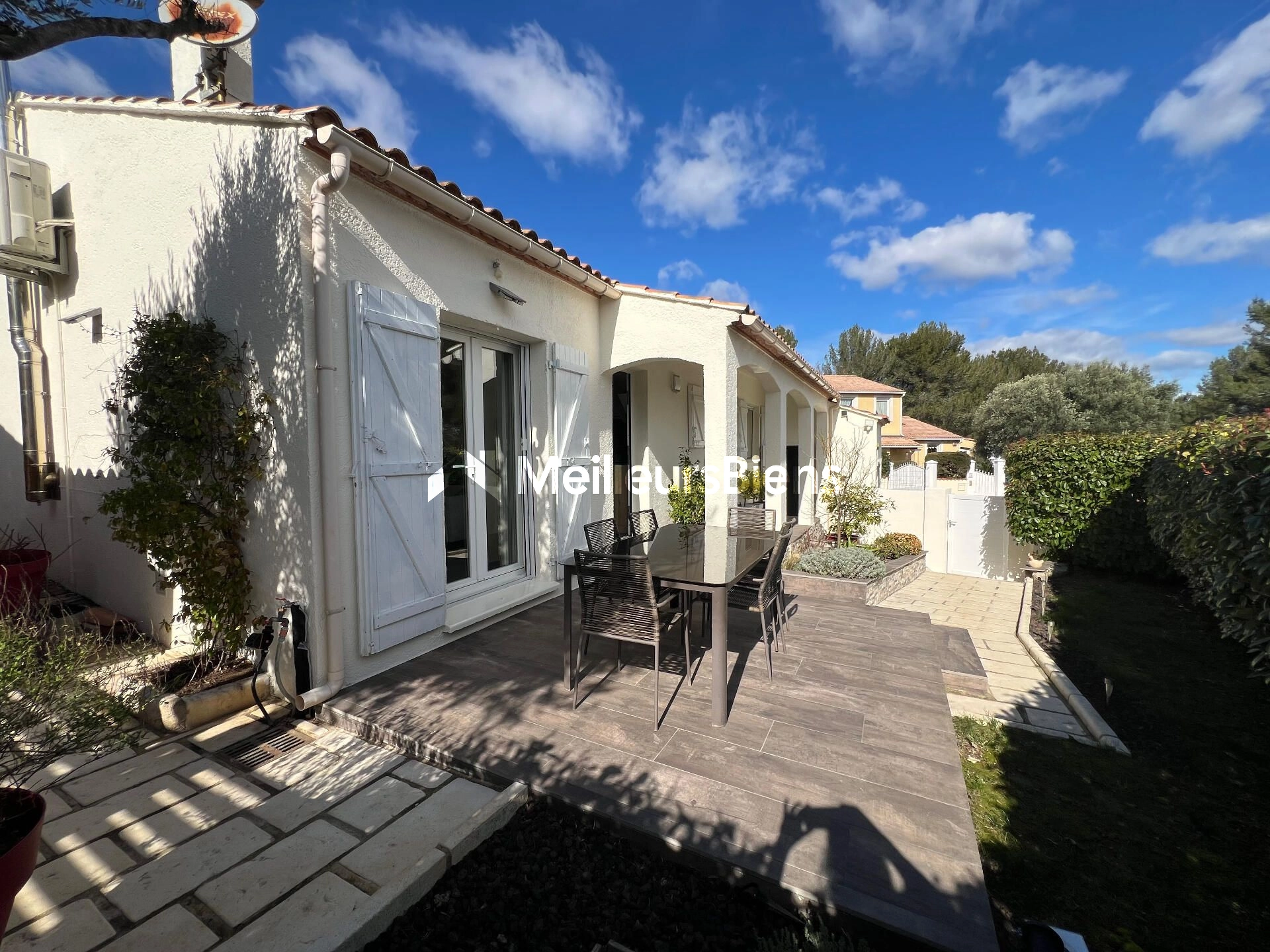 Maison individuelle de plain pied, 3 chambres, Garage et joli jardin !