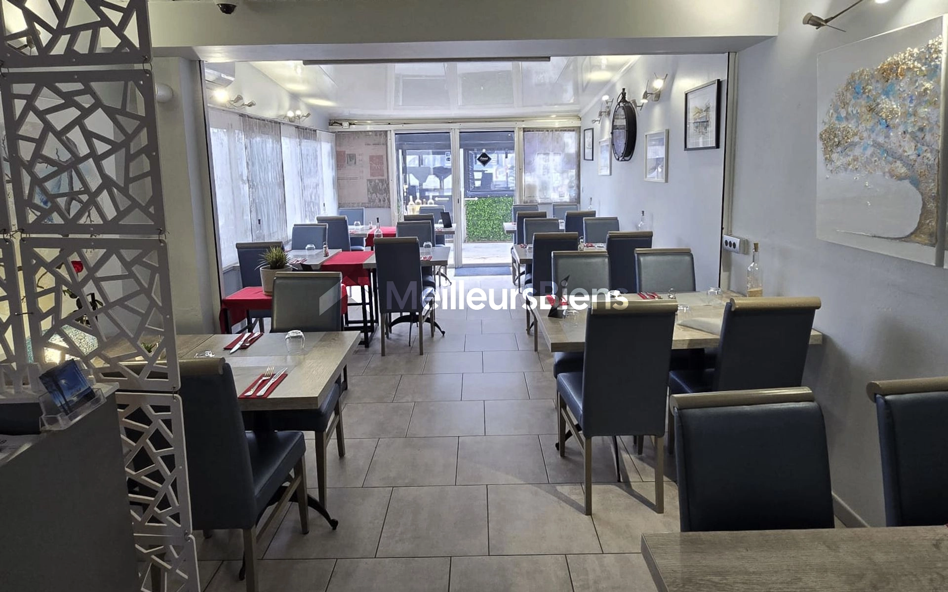 LE LAVANDOU – À DEUX PAS DE LA PLAGE : VOTRE RESTAURANT DE RÊVE VOUS ATTEND !