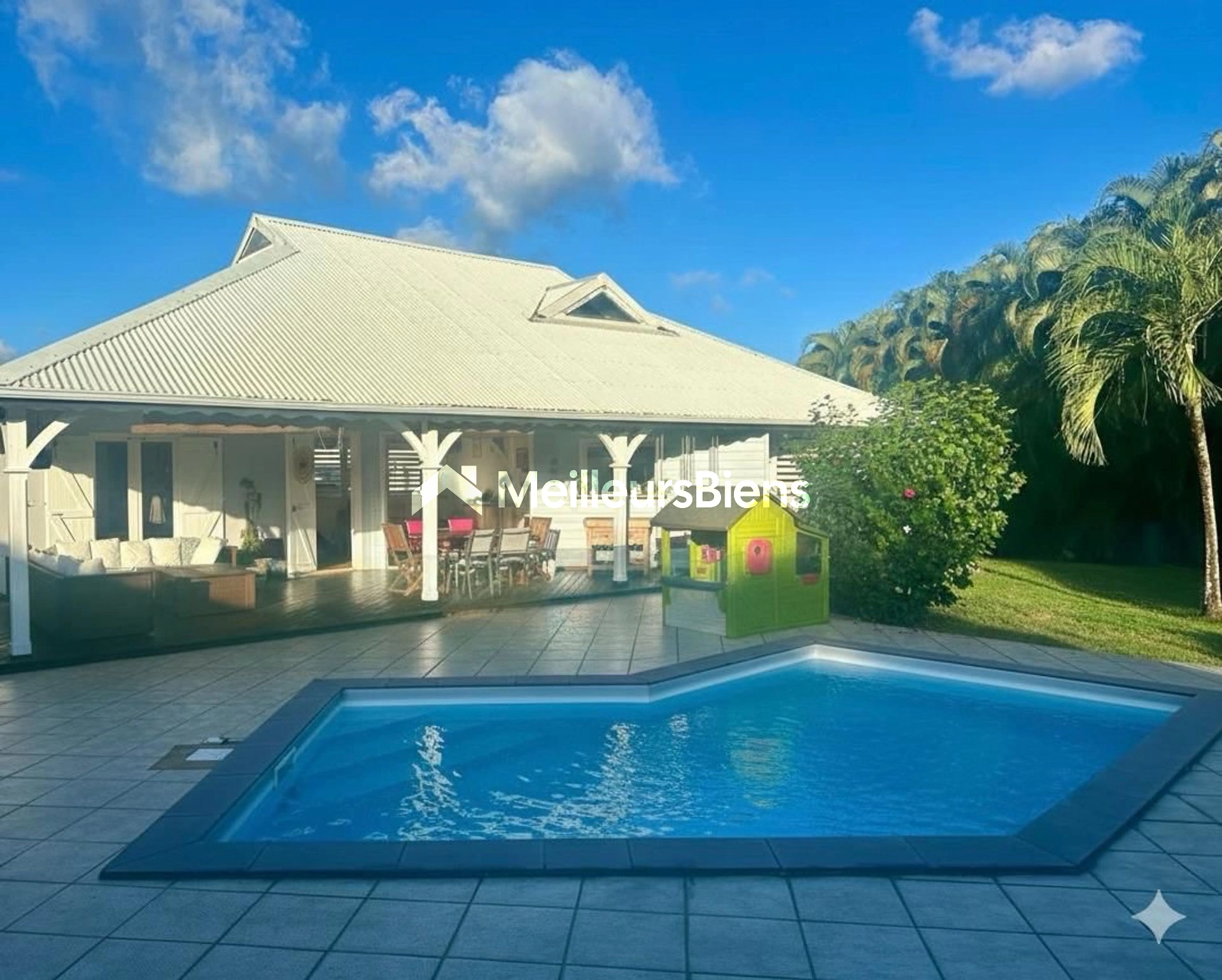 Maison T5 avec grande mezzanine, piscine et terrasse, en EXCLUSIVITE