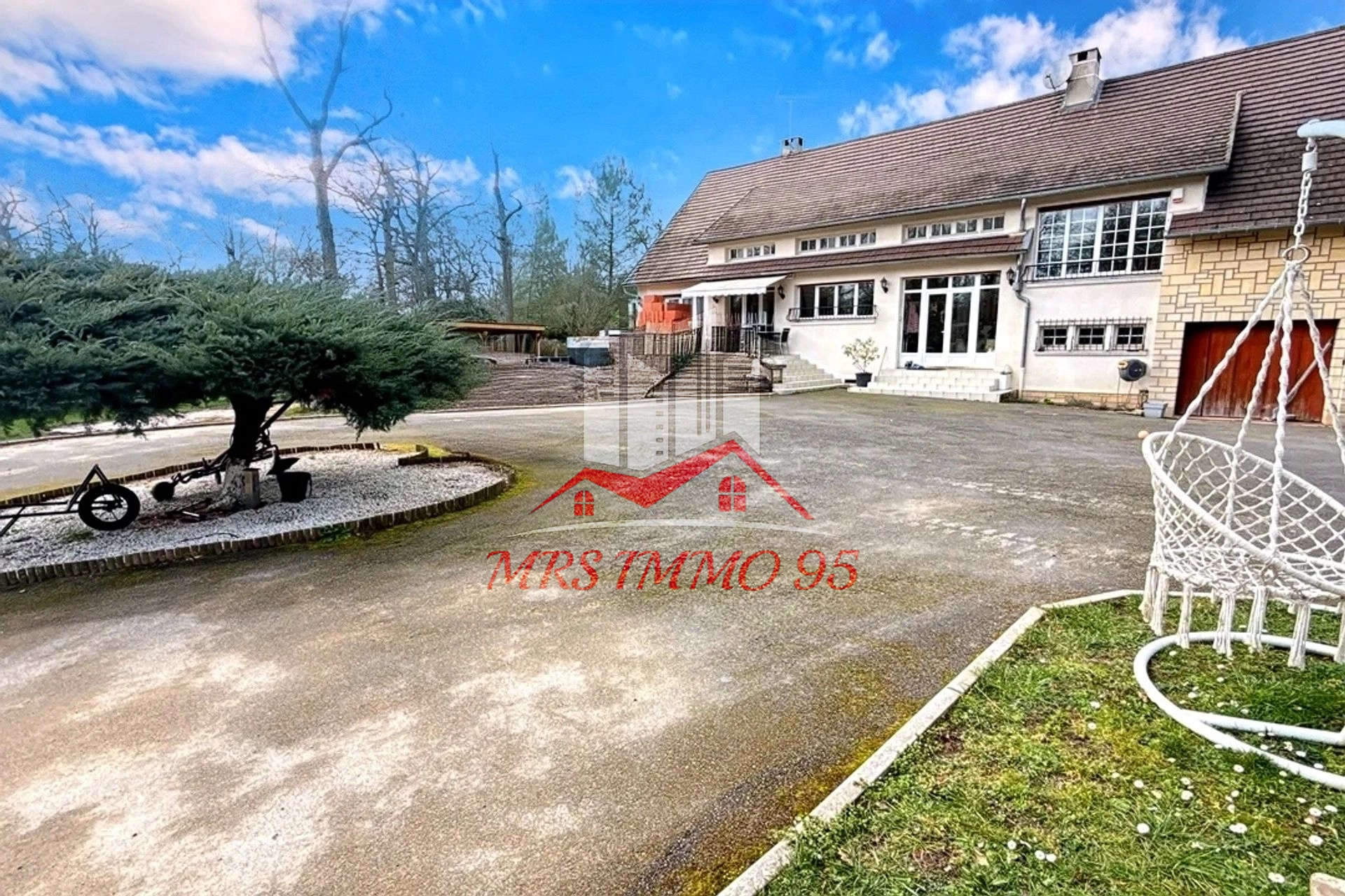 Maison d’architecte de 389 m2 sur terrain de 6000 m2