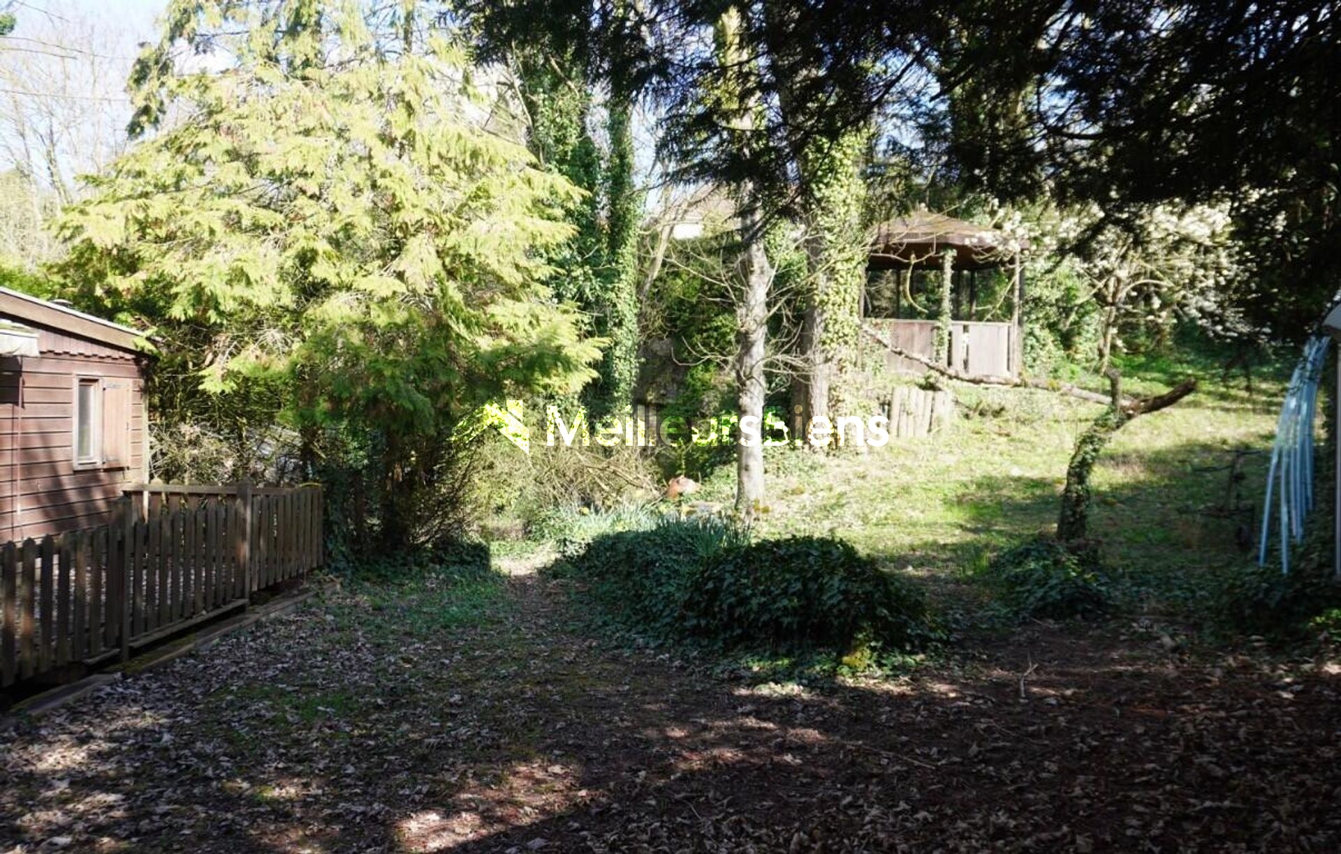Terrain verdoyant de 763 m²