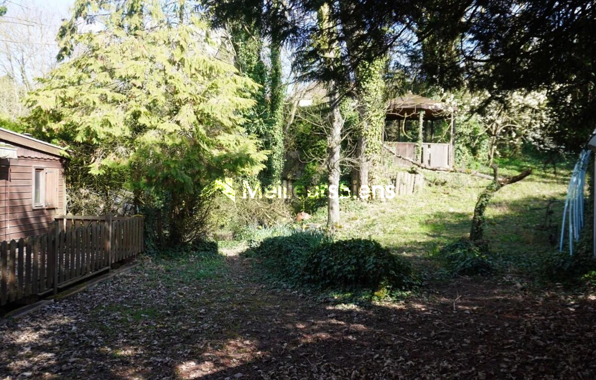 Terrain verdoyant de 763 m²