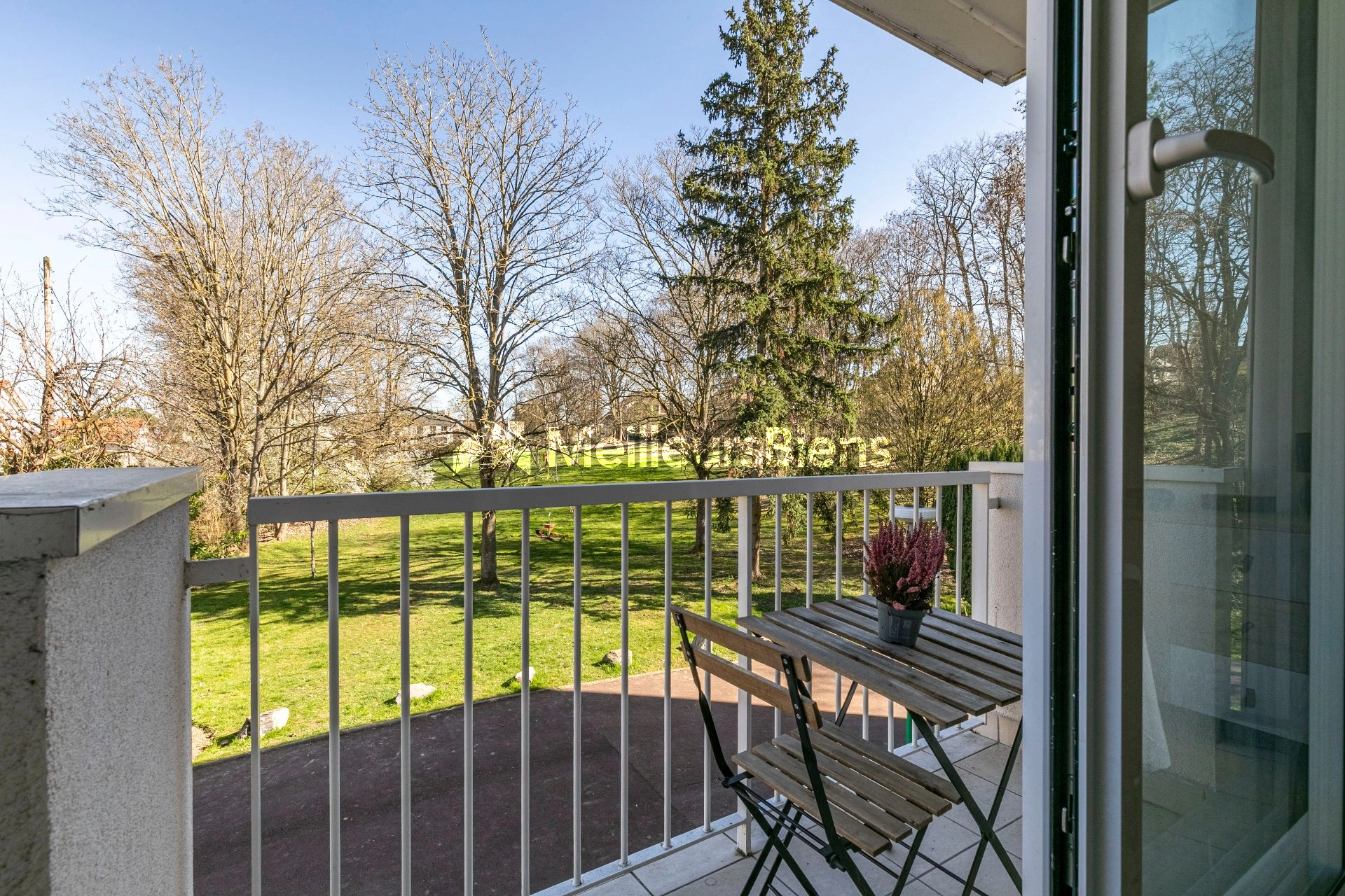 RUEIL-MALMAISON - CENTRE VILLE BOIS PREAU - STUDIO 25 M² - REFAIT A NEUF - BALCON - CAVE -