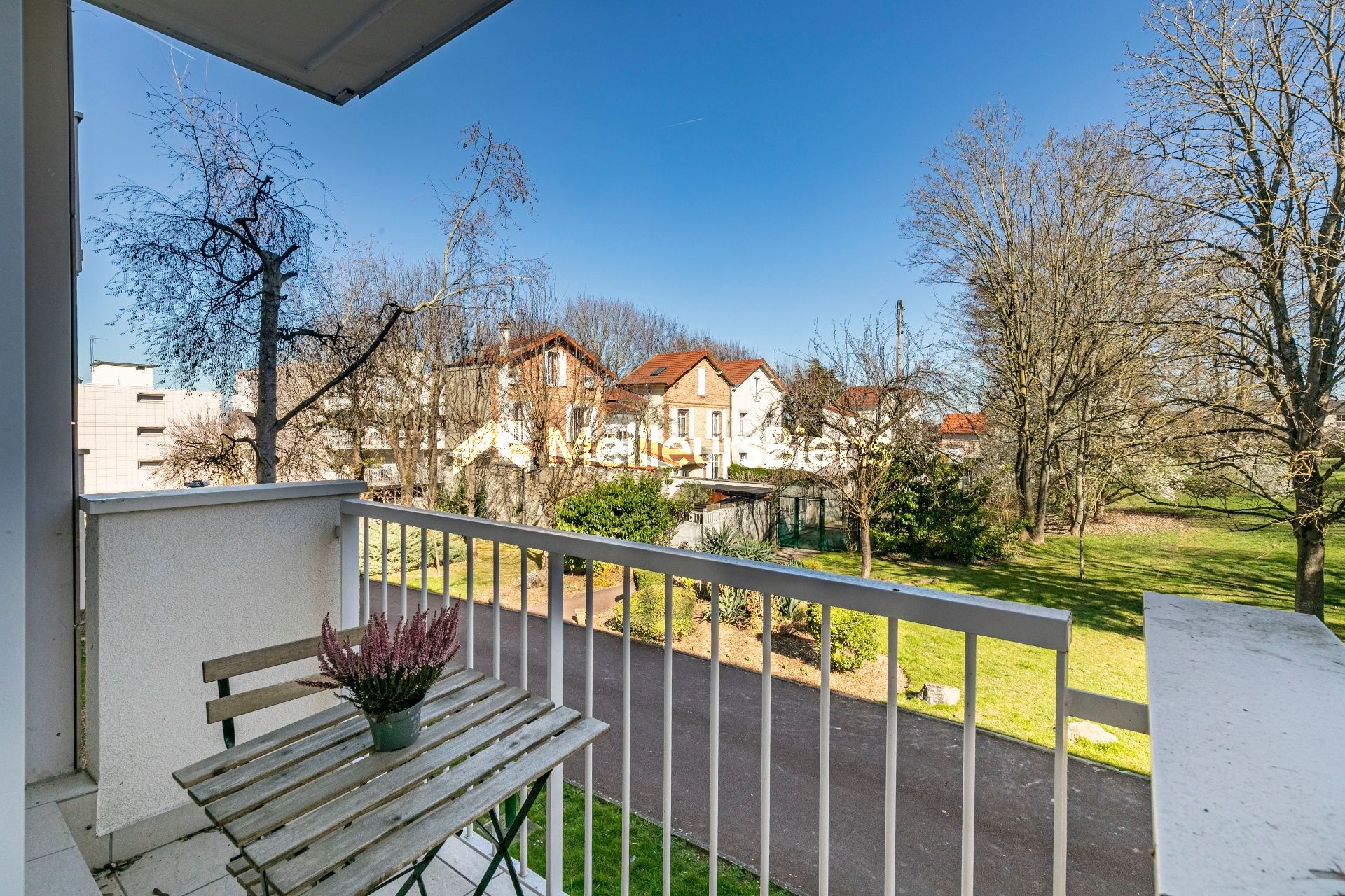 RUEIL-MALMAISON - CENTRE VILLE BOIS PREAU - STUDIO 25 M² - REFAIT A NEUF - BALCON - CAVE -