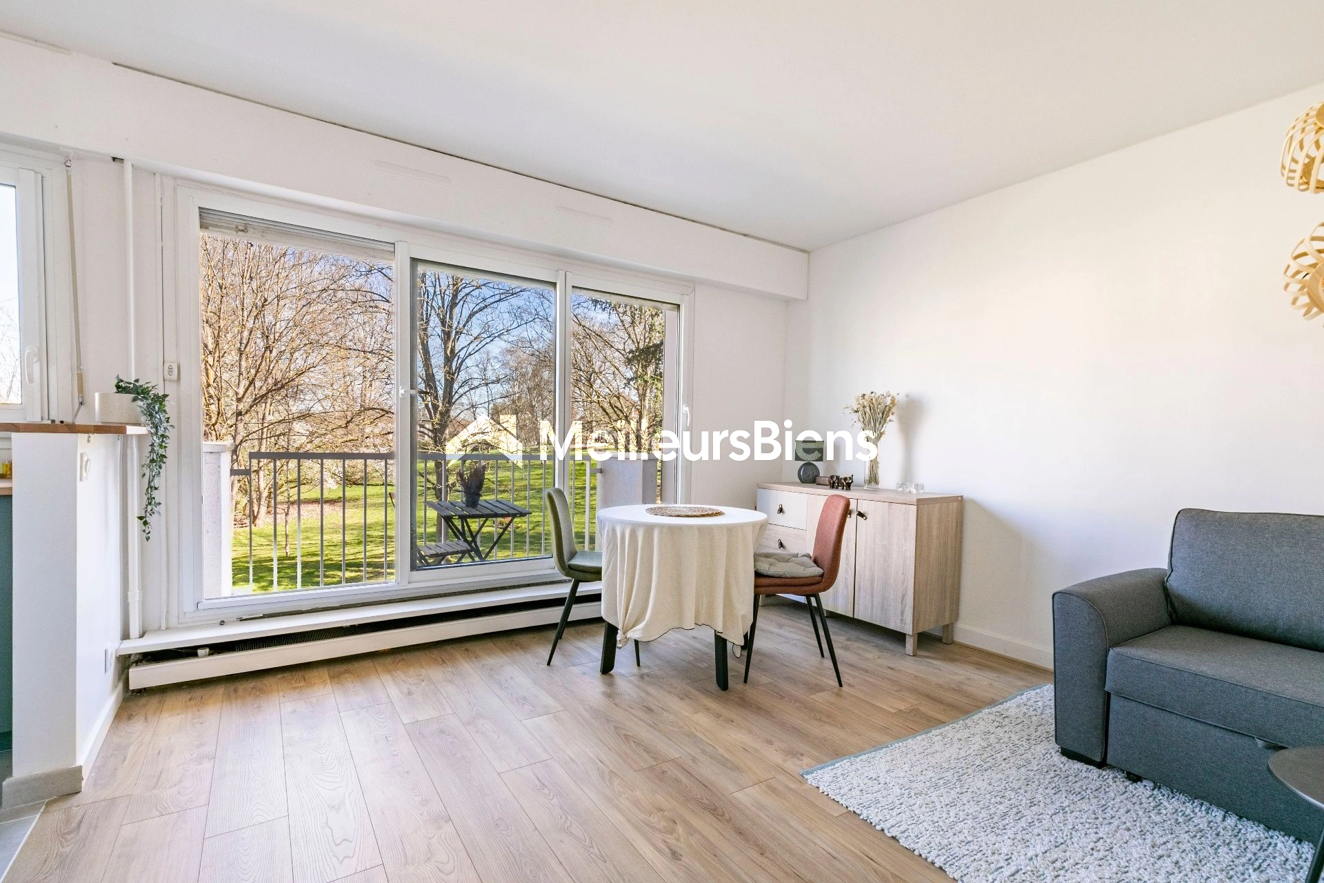 RUEIL-MALMAISON - CENTRE VILLE BOIS PREAU - STUDIO 25 M² - REFAIT A NEUF - BALCON - CAVE -