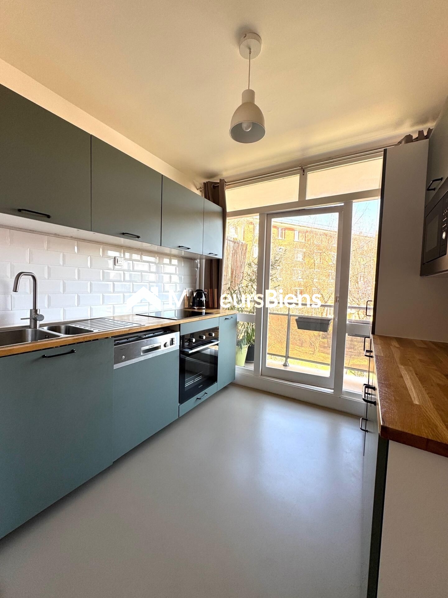 Très bel appartement de 2 pièces + Gd balcon + Pkg + Cave!!